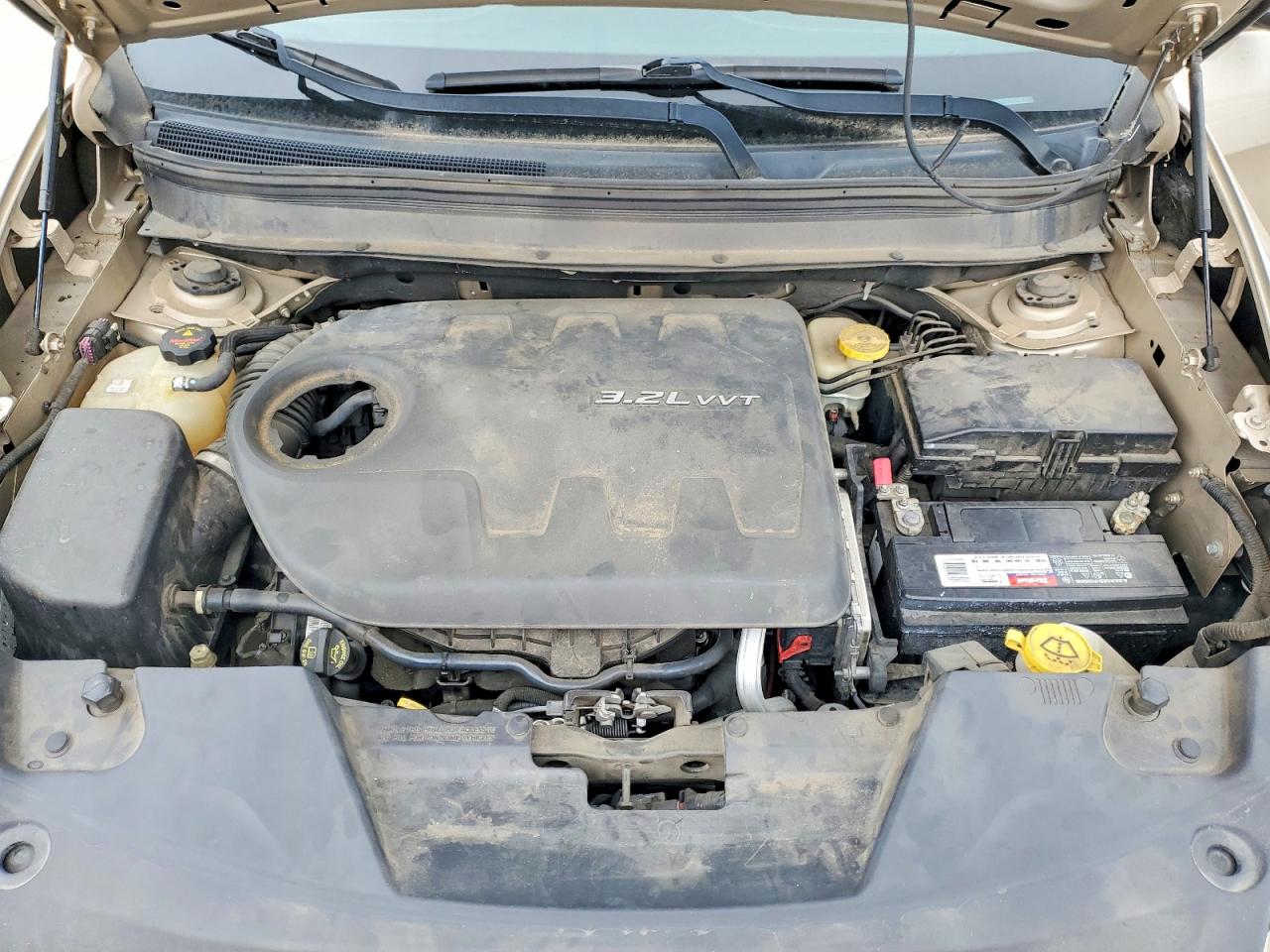 2014 Jeep Cherokee Latitude Золотой vin: 1C4PJLCS2EW297397