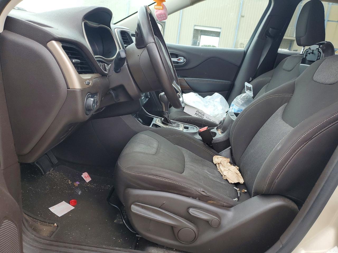 2014 Jeep Cherokee Latitude Золотой vin: 1C4PJLCS2EW297397
