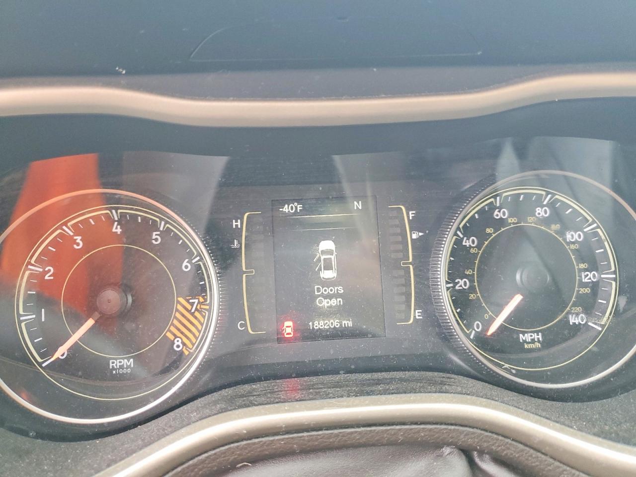 2014 Jeep Cherokee Latitude Золотой vin: 1C4PJLCS2EW297397