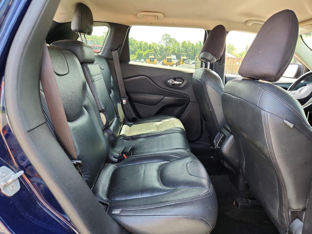 2015 Jeep Cherokee Latitude Blue vin: 1C4PJLCS2FW553815