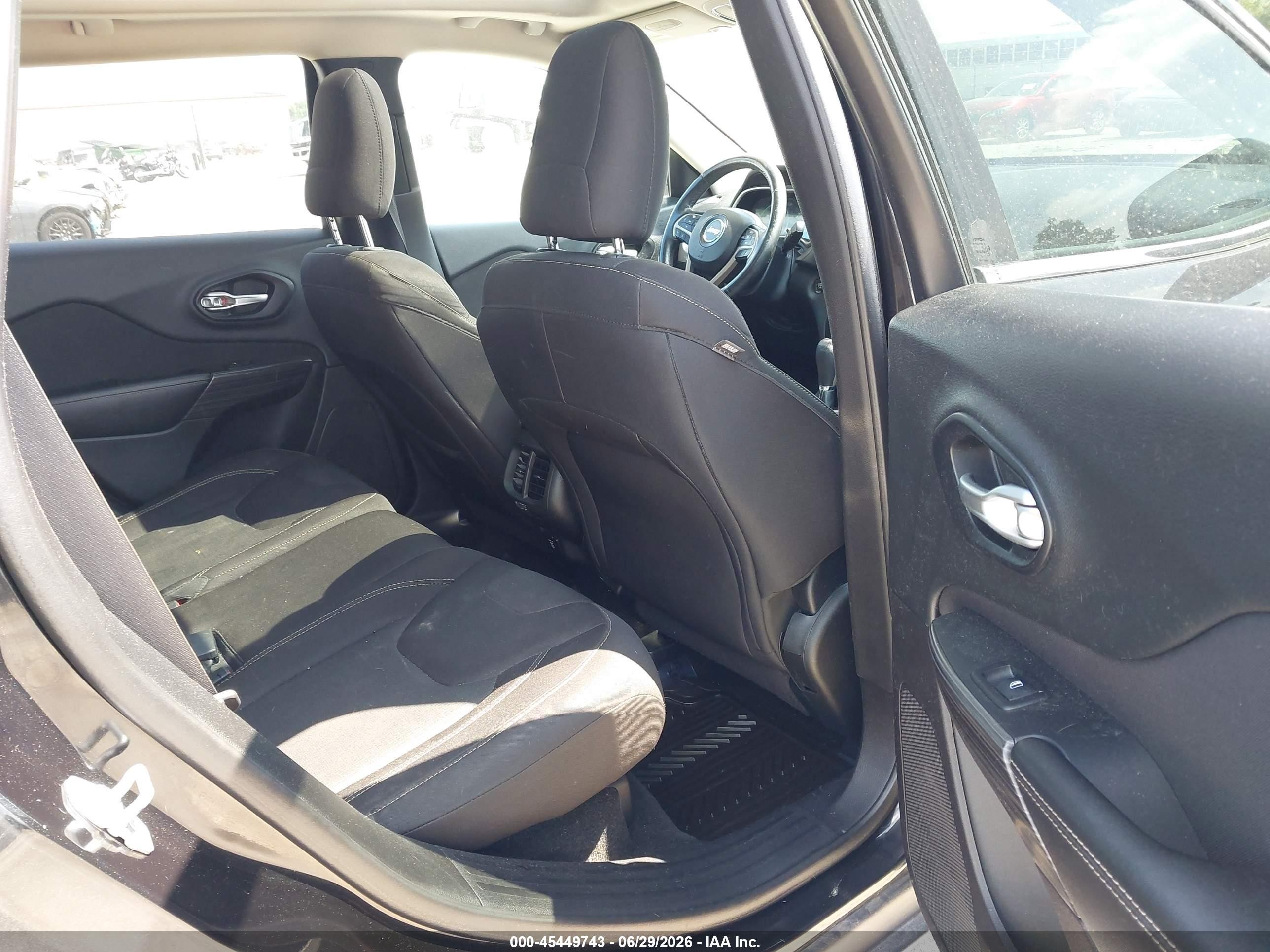 2015 Jeep Cherokee Latitude Black vin: 1C4PJLCS2FW629257
