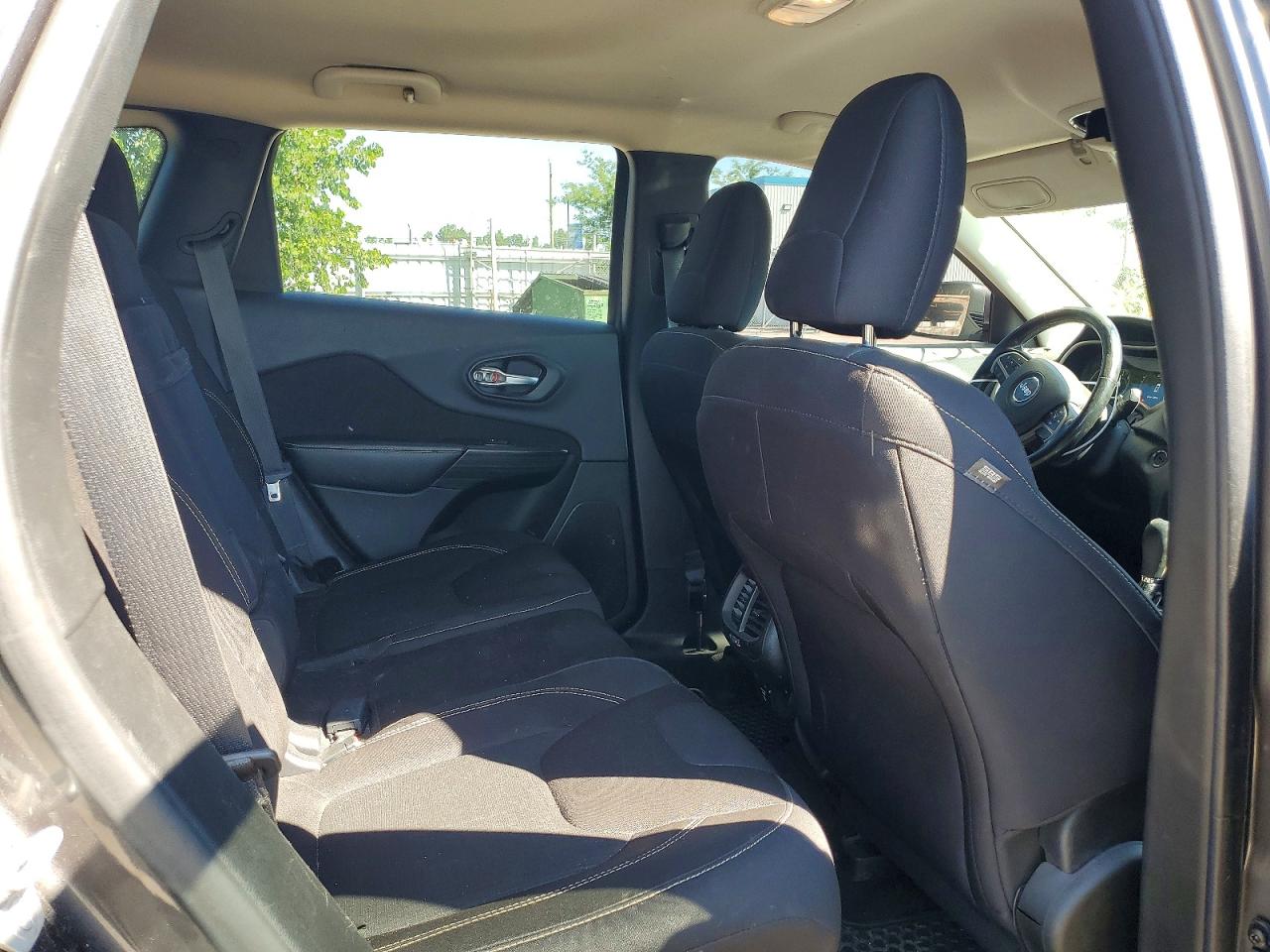2015 Jeep Cherokee Latitude Black vin: 1C4PJLCS2FW638279