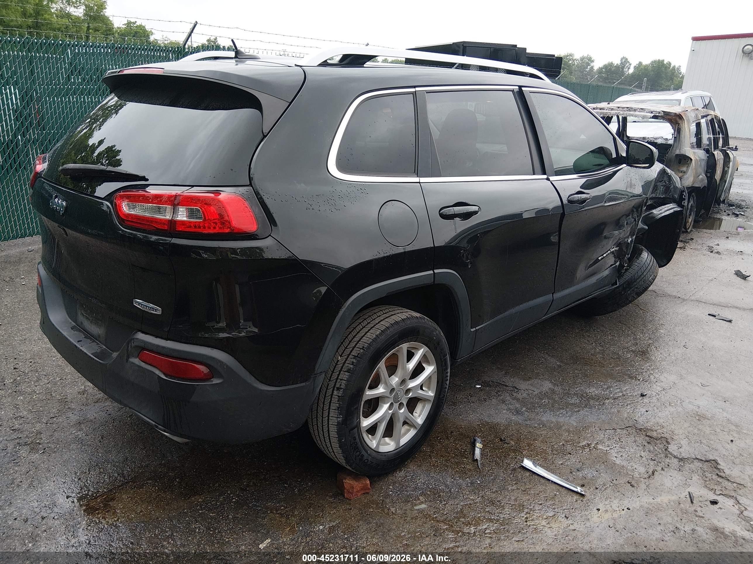 2015 Jeep Cherokee Latitude Black vin: 1C4PJLCS2FW643501