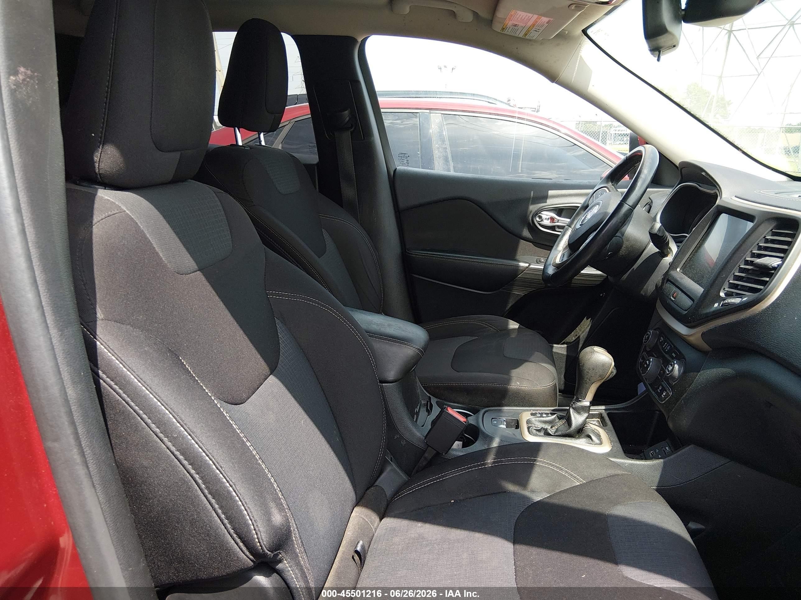 2015 Jeep Cherokee Latitude Burgundy vin: 1C4PJLCS2FW661089