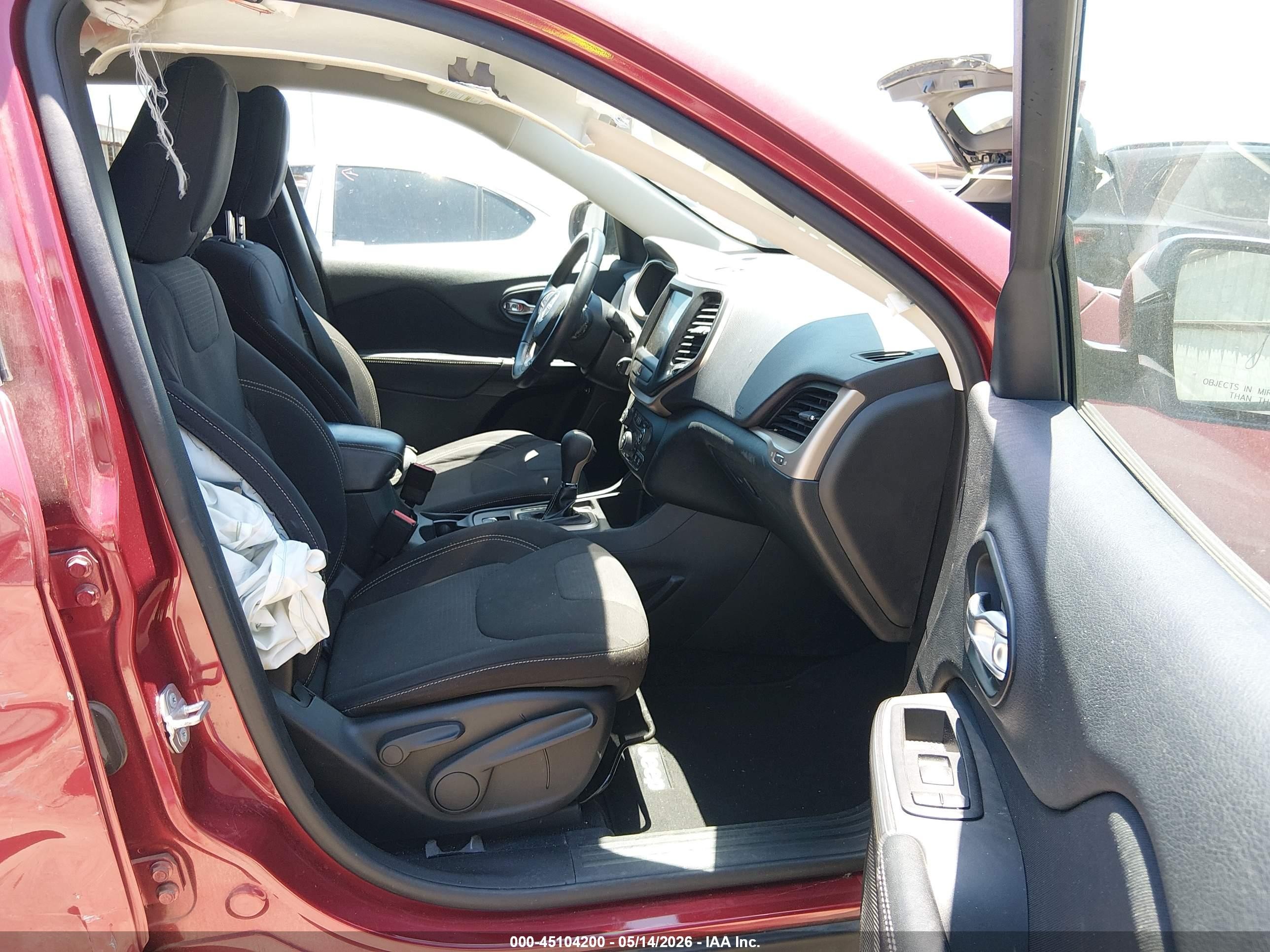 2015 Jeep Cherokee Latitude Burgundy vin: 1C4PJLCS2FW671668