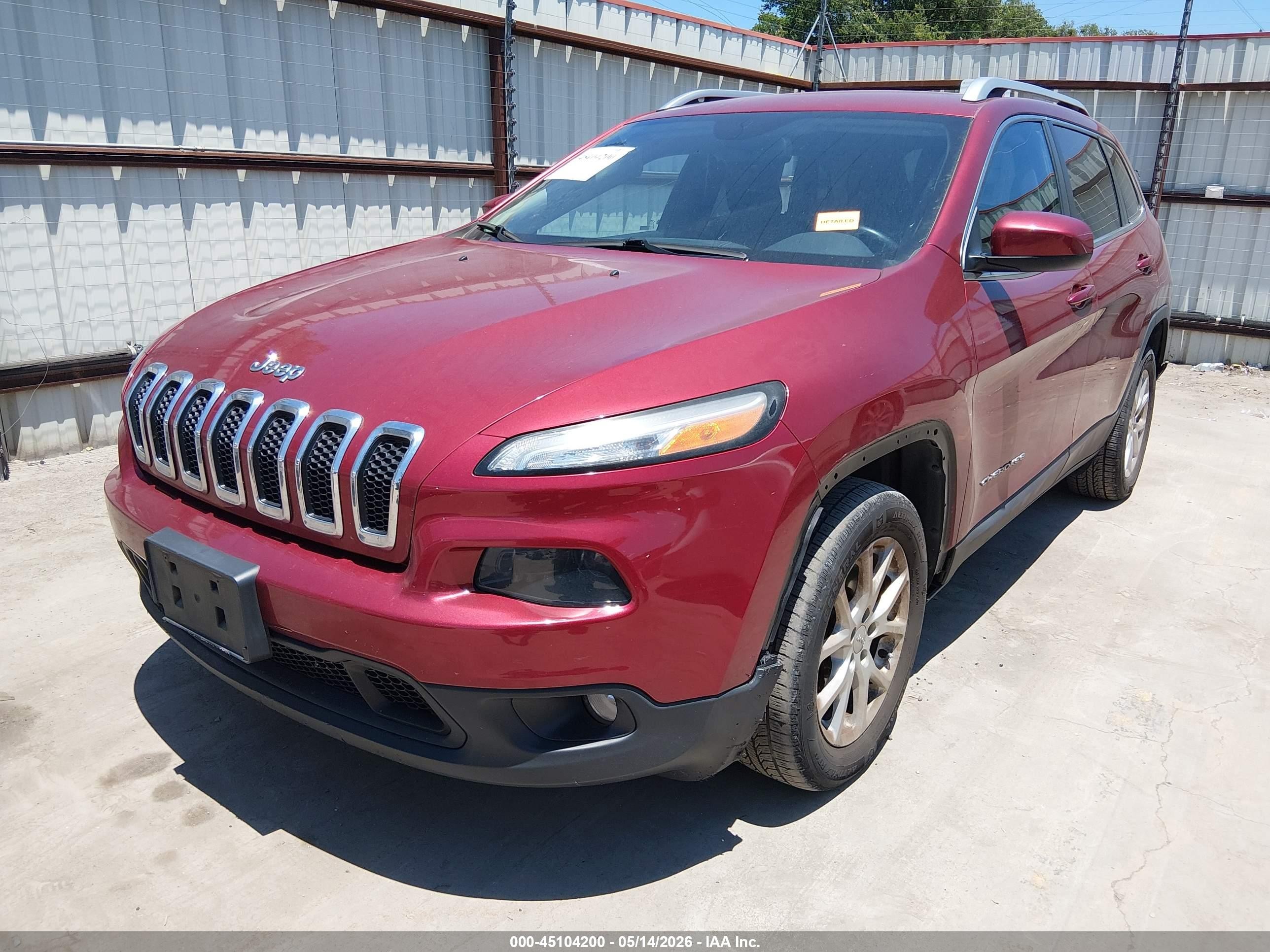2015 Jeep Cherokee Latitude Burgundy vin: 1C4PJLCS2FW671668