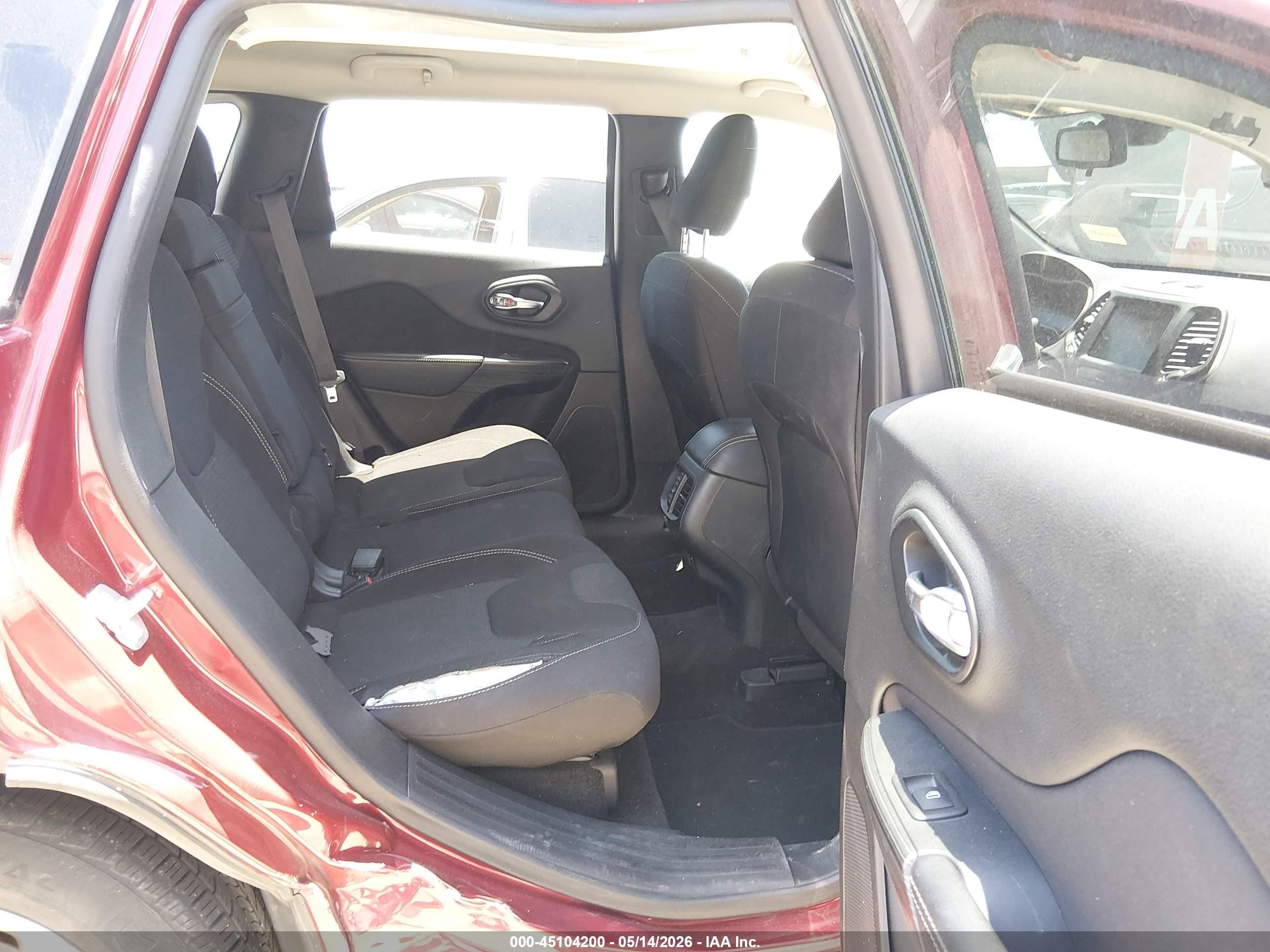 2015 Jeep Cherokee Latitude Burgundy vin: 1C4PJLCS2FW671668