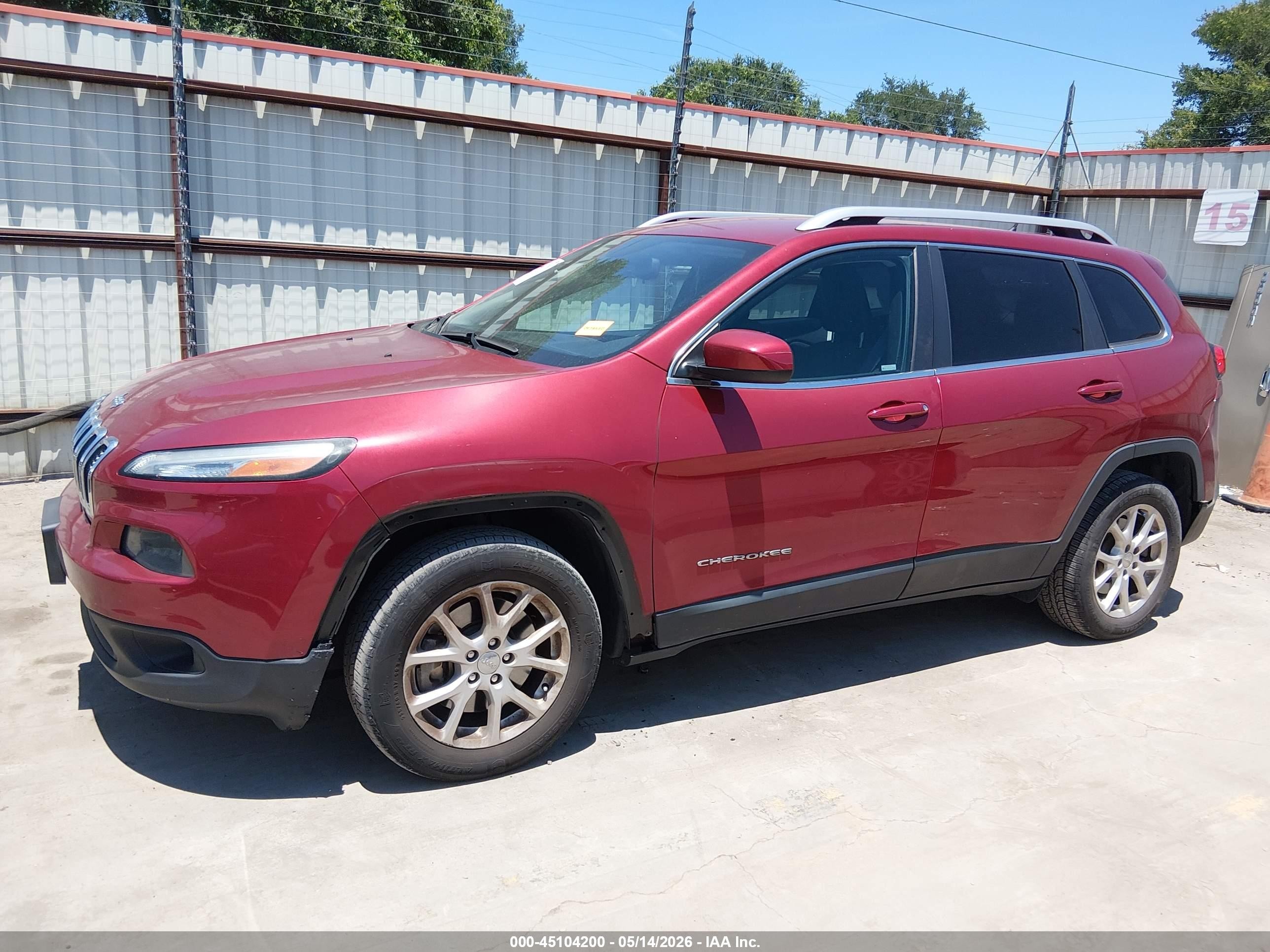 2015 Jeep Cherokee Latitude Burgundy vin: 1C4PJLCS2FW671668