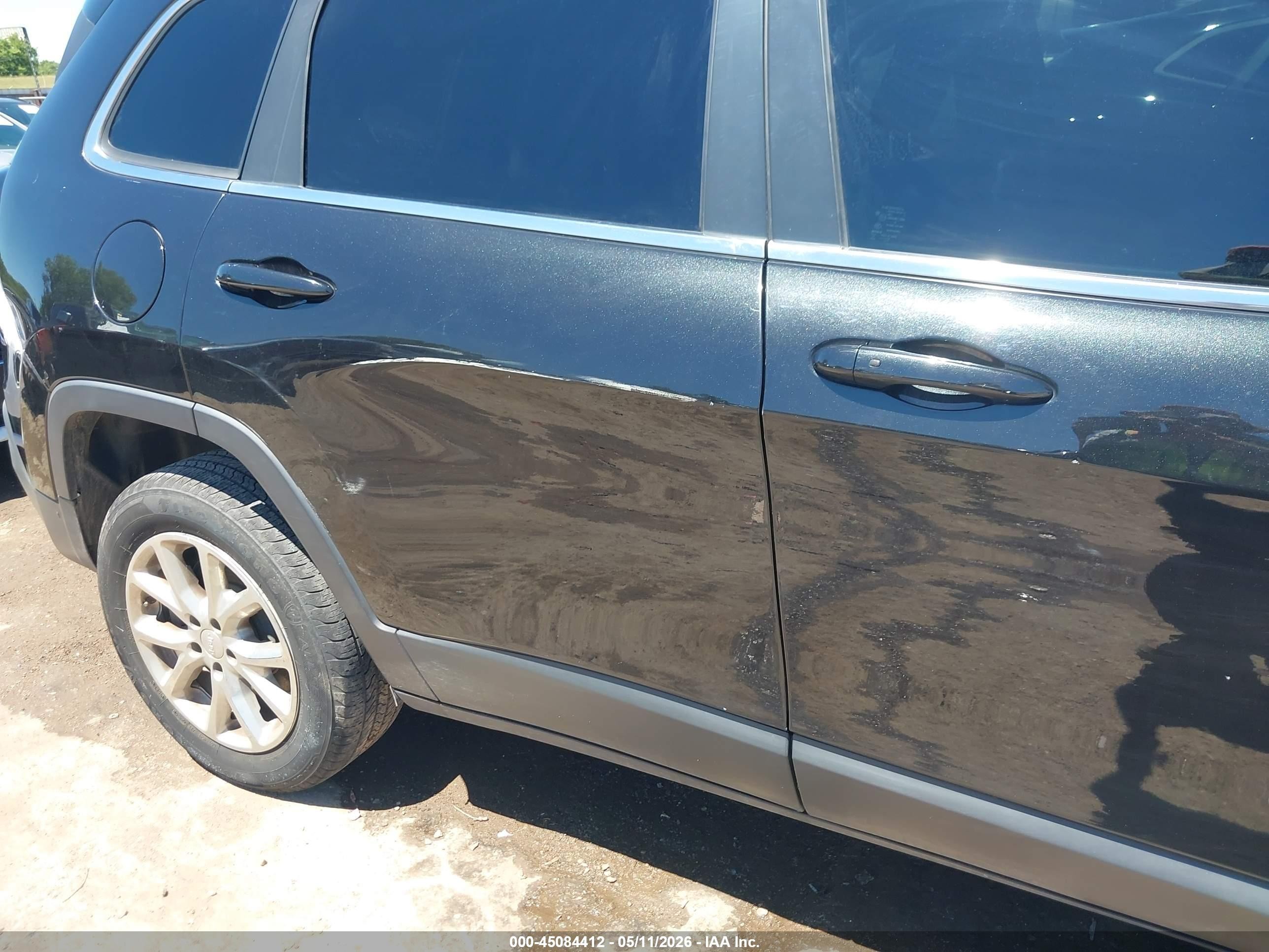 2015 Jeep Cherokee Latitude Black vin: 1C4PJLCS2FW706631