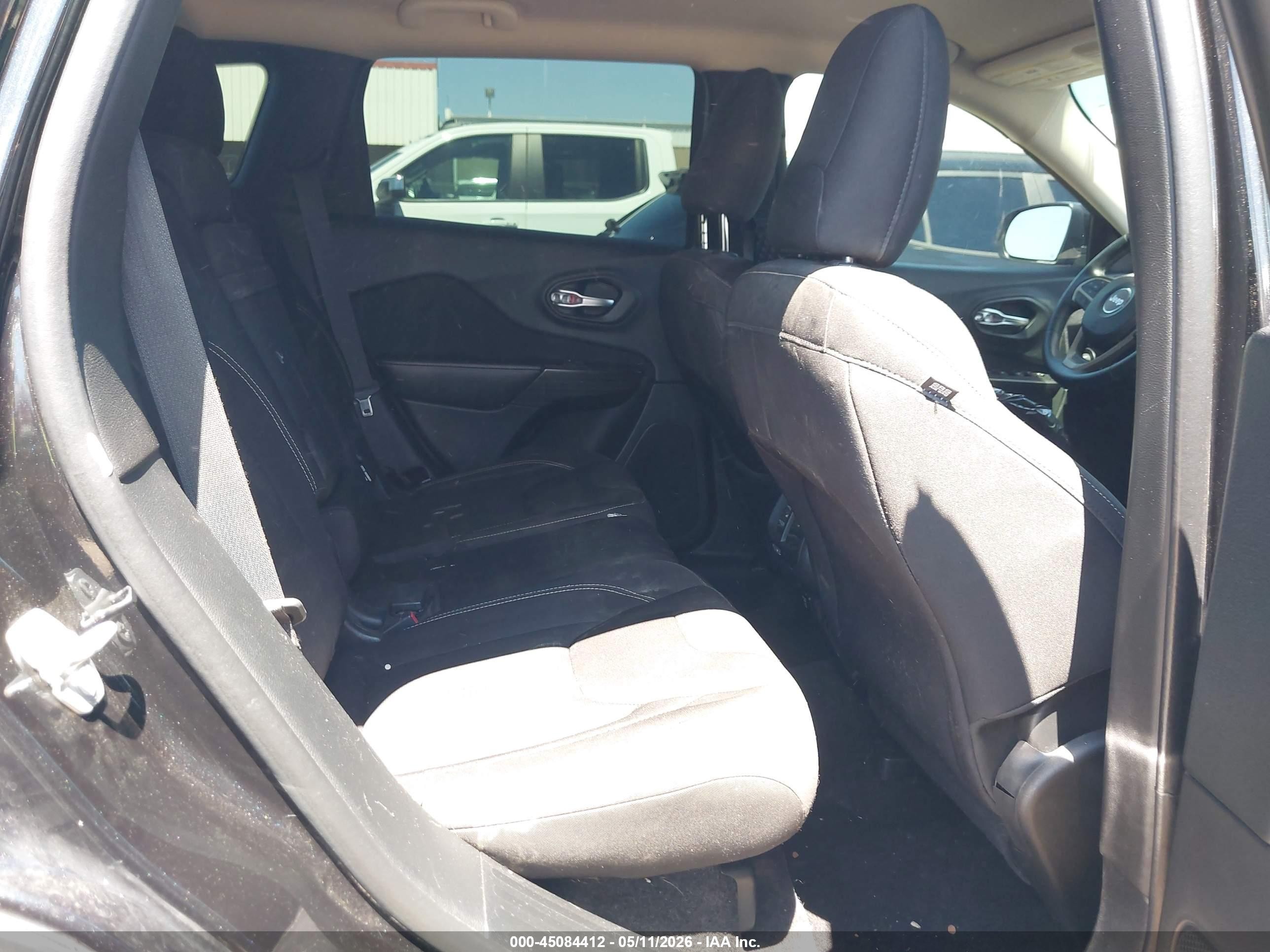 2015 Jeep Cherokee Latitude Black vin: 1C4PJLCS2FW706631