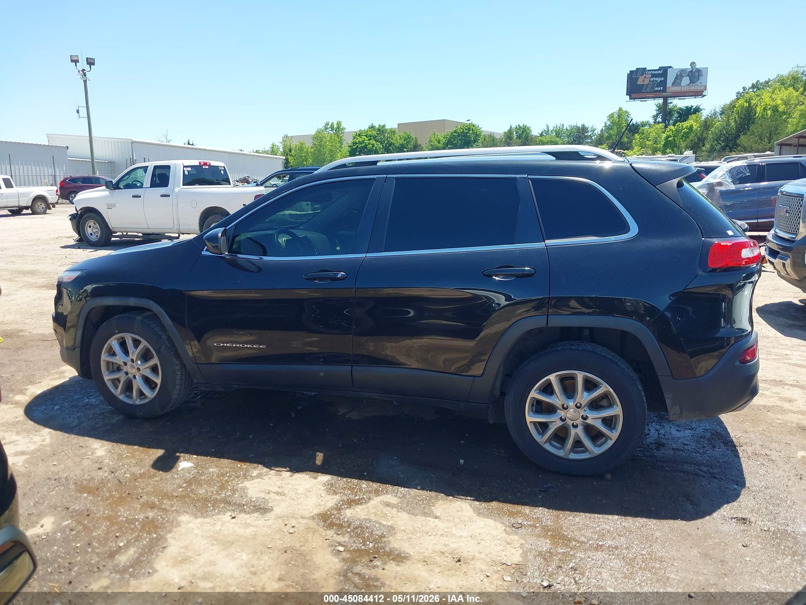 2015 Jeep Cherokee Latitude Black vin: 1C4PJLCS2FW706631