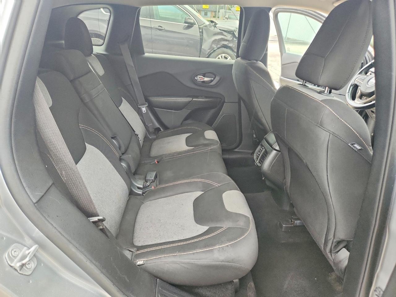 2014 Jeep Cherokee Latitude Gray vin: 1C4PJLCS3EW148481