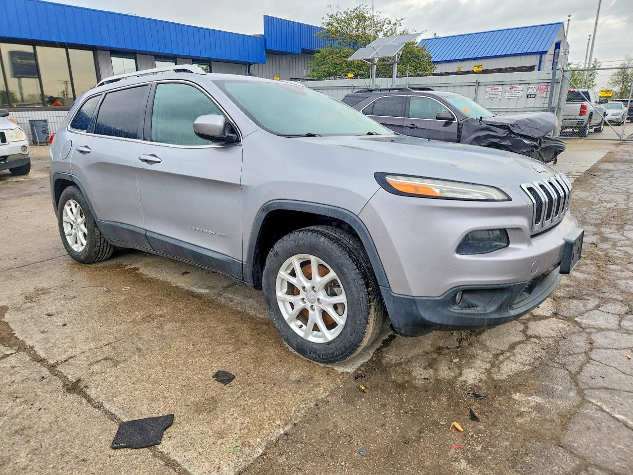 2014 Jeep Cherokee Latitude Gray vin: 1C4PJLCS3EW148481