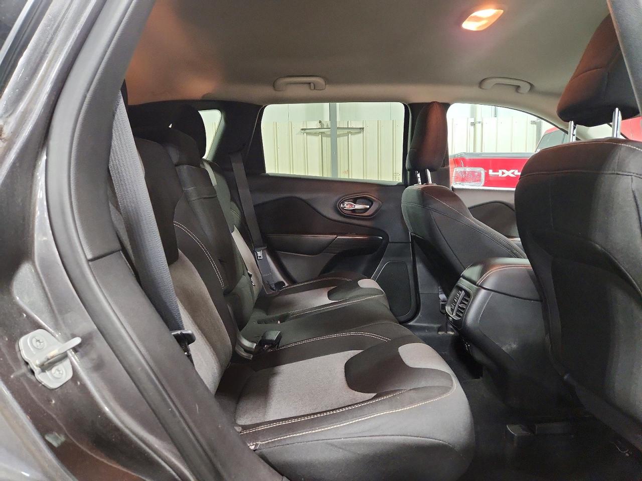 2014 Jeep Cherokee Latitude Серый vin: 1C4PJLCS3EW149484