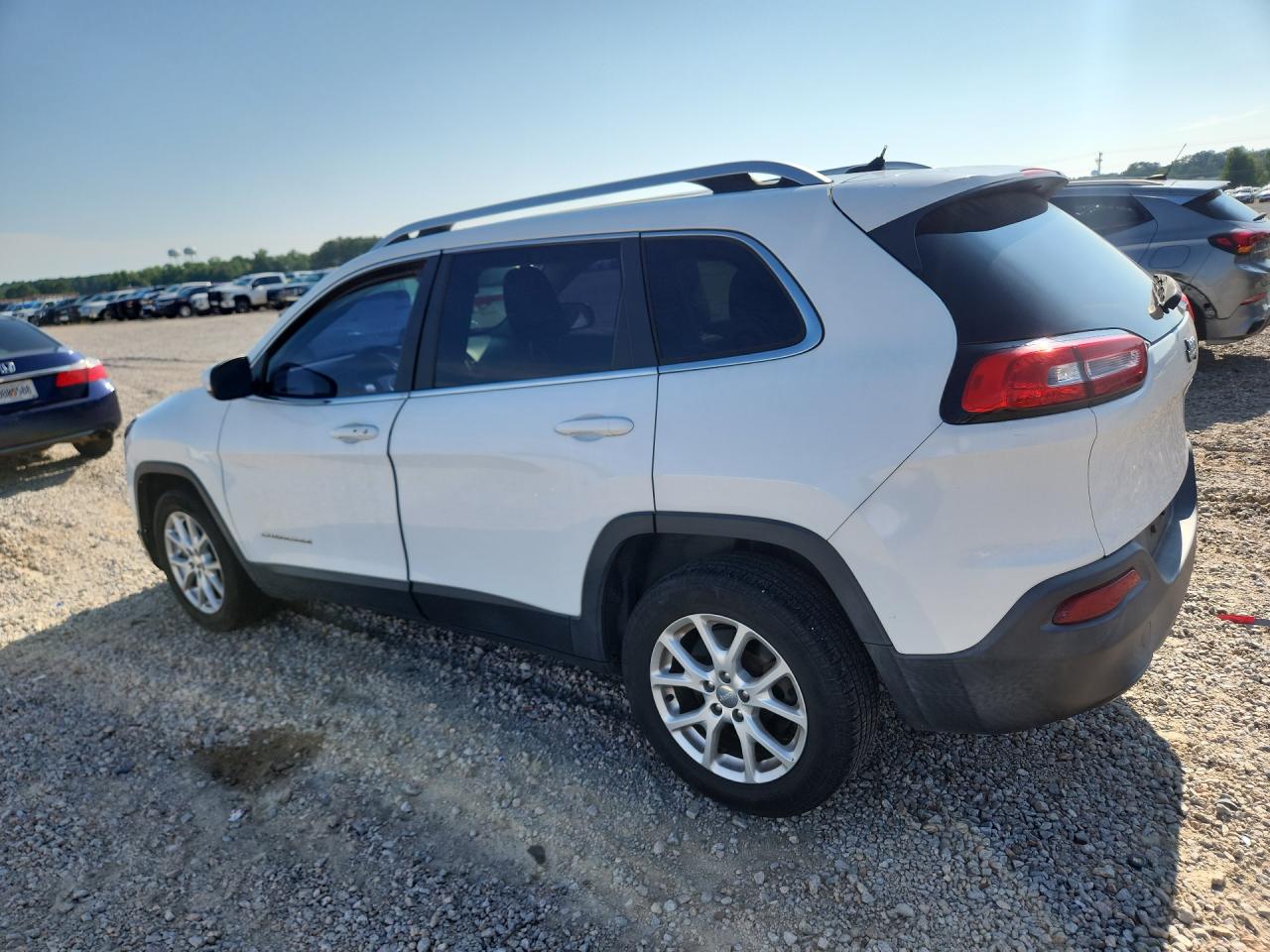 2014 Jeep Cherokee Latitude White vin: 1C4PJLCS3EW241694