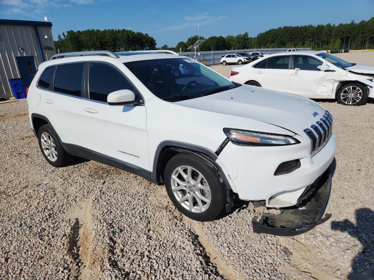 2014 Jeep Cherokee Latitude White vin: 1C4PJLCS3EW241694