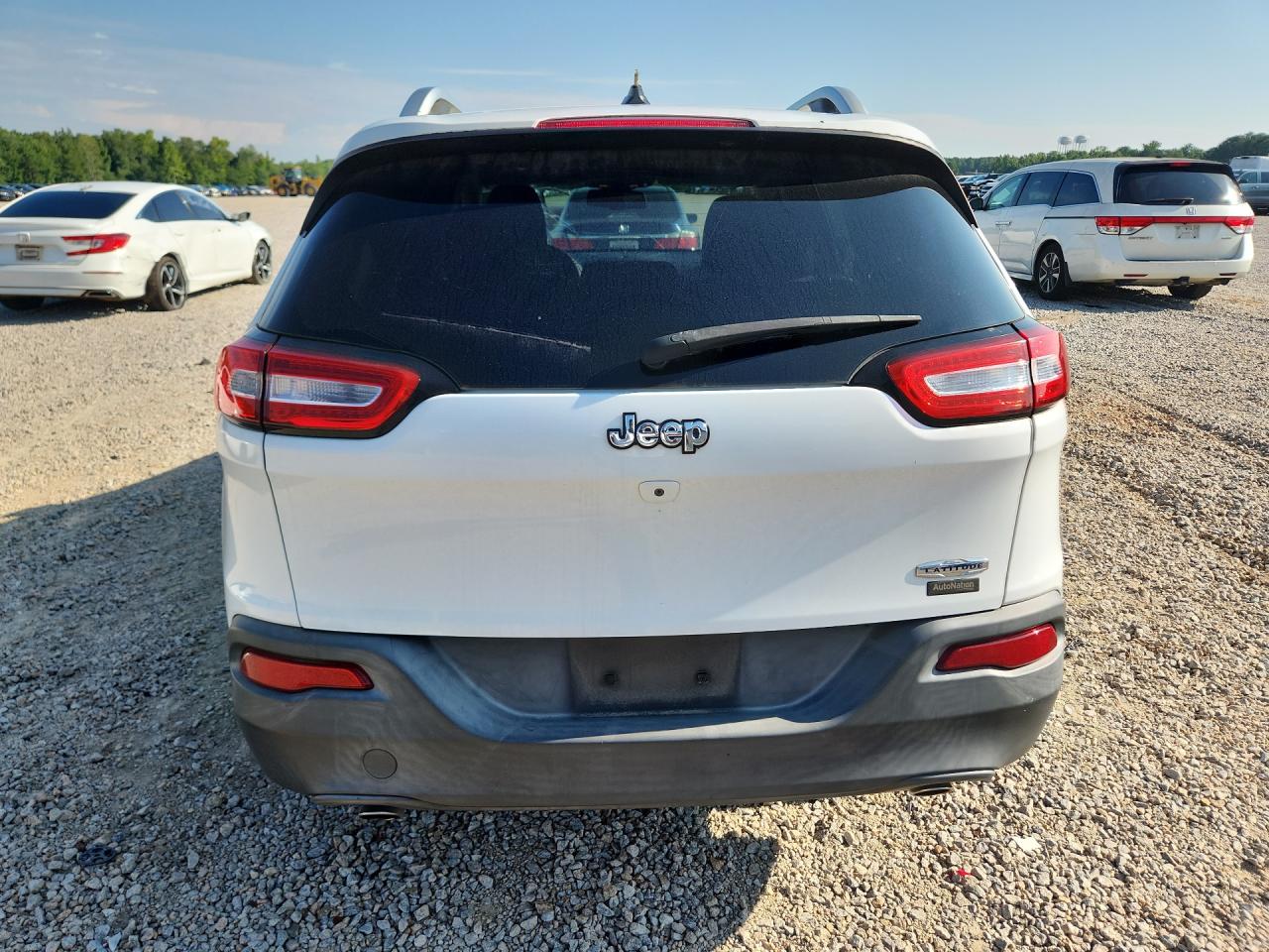 2014 Jeep Cherokee Latitude White vin: 1C4PJLCS3EW241694