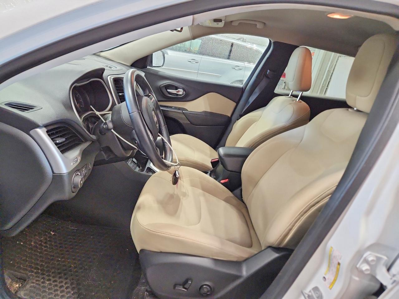 2015 Jeep Cherokee Latitude Белый vin: 1C4PJLCS3FW616713