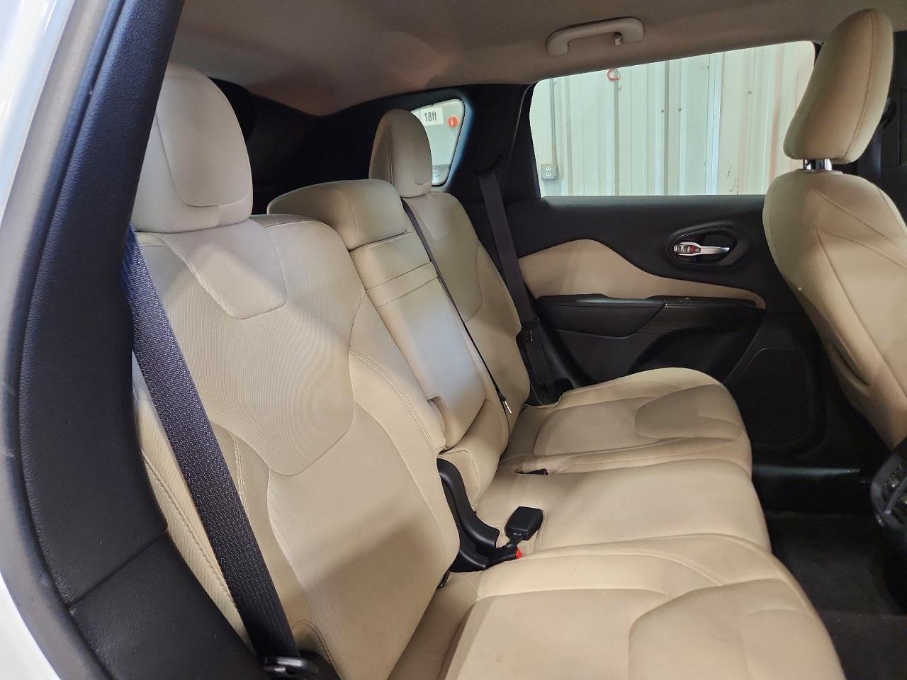 2015 Jeep Cherokee Latitude Белый vin: 1C4PJLCS3FW616713