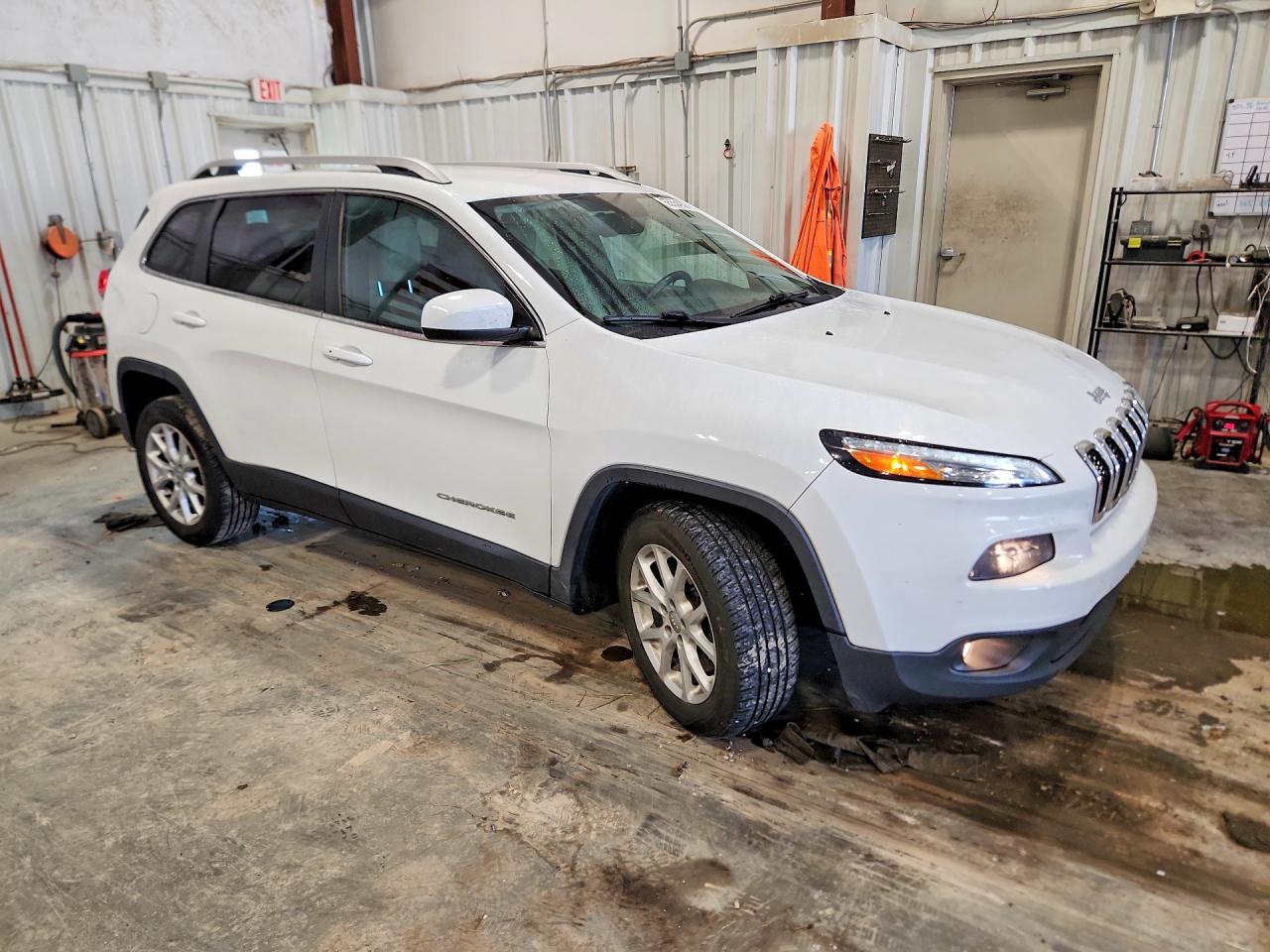 2015 Jeep Cherokee Latitude Белый vin: 1C4PJLCS3FW616713