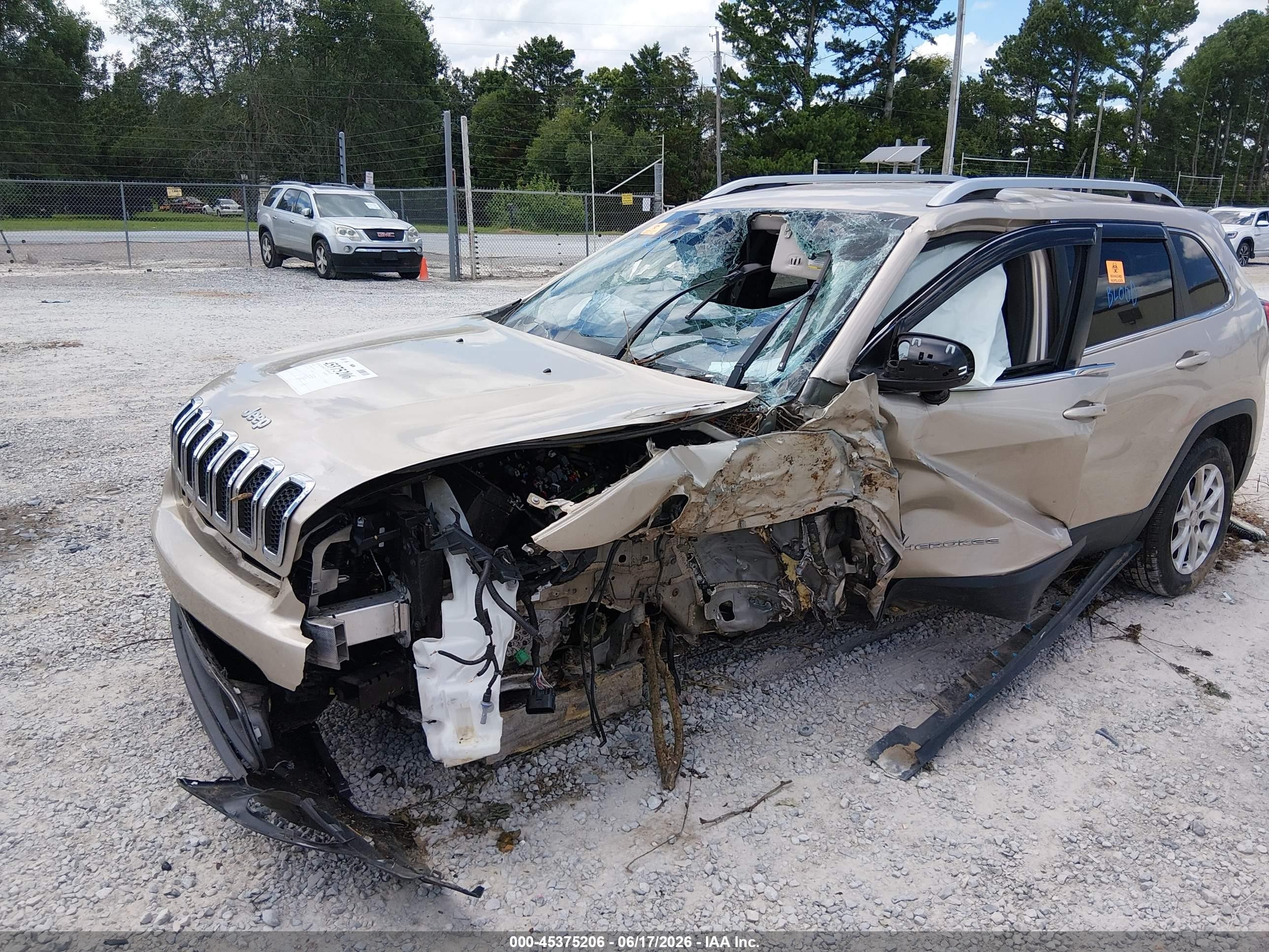 2014 Jeep Cherokee Latitude Gold vin: 1C4PJLCS4EW297353