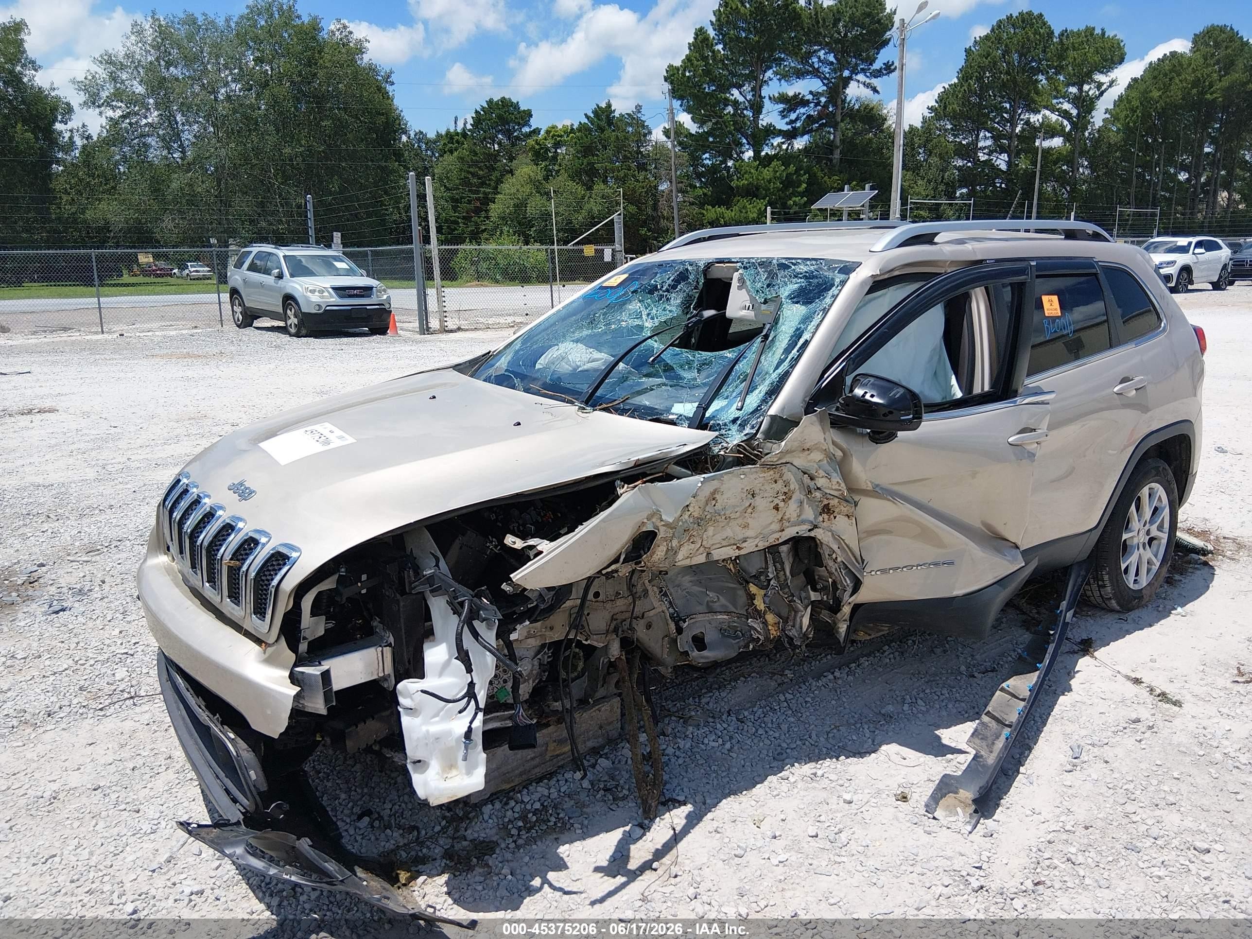 2014 Jeep Cherokee Latitude Gold vin: 1C4PJLCS4EW297353