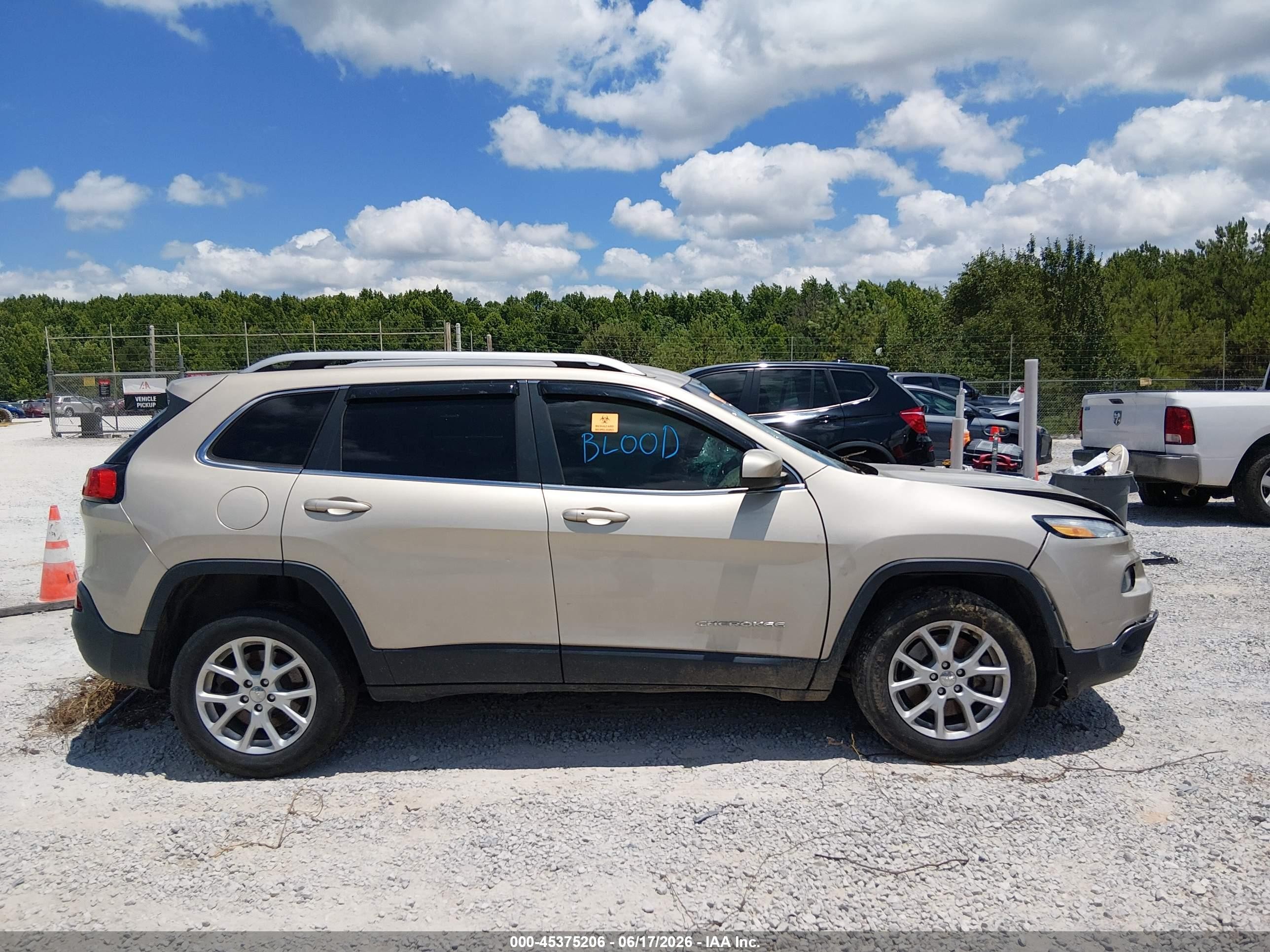 2014 Jeep Cherokee Latitude Gold vin: 1C4PJLCS4EW297353