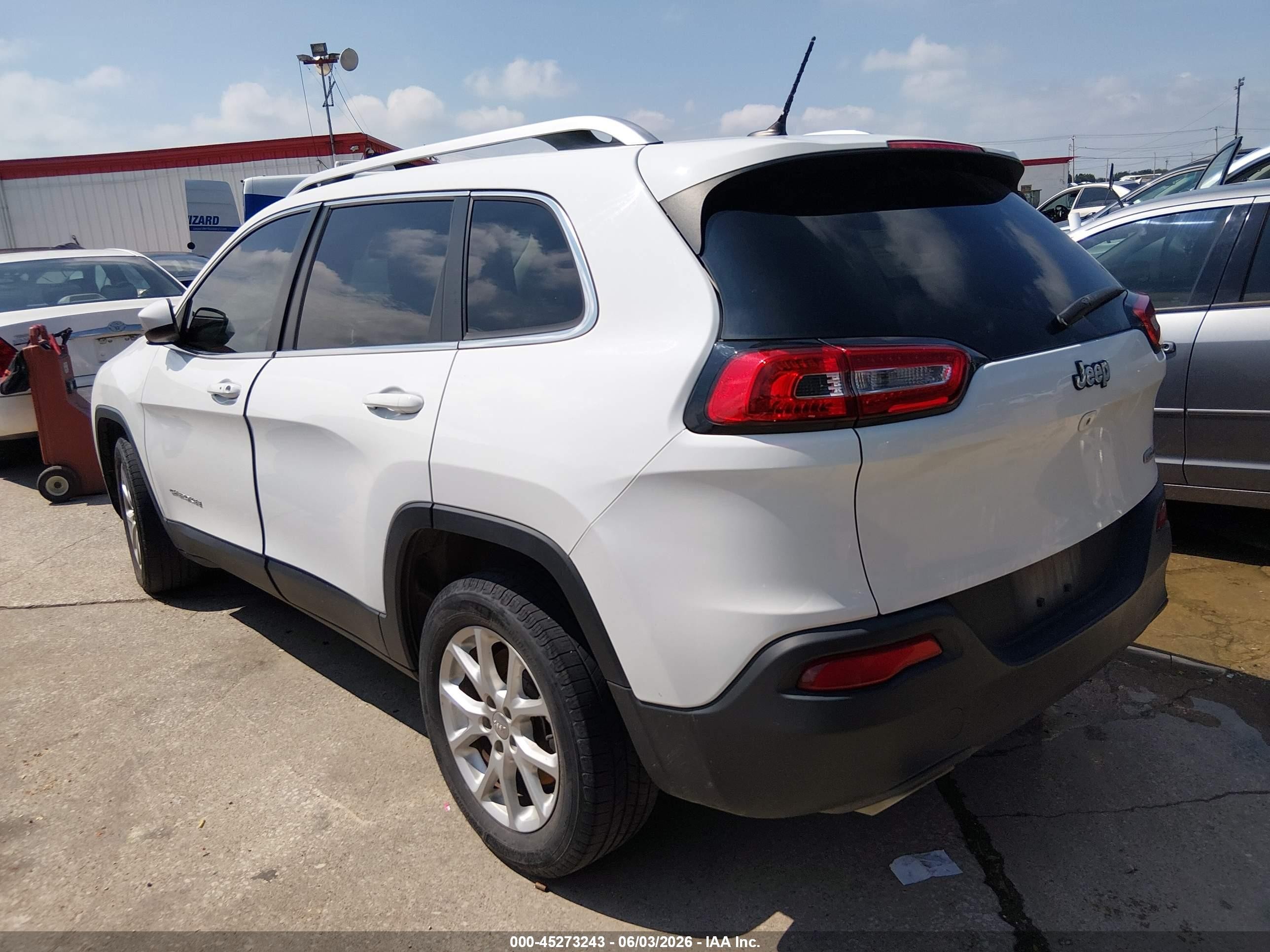 2015 Jeep Cherokee Latitude White vin: 1C4PJLCS4FW572737