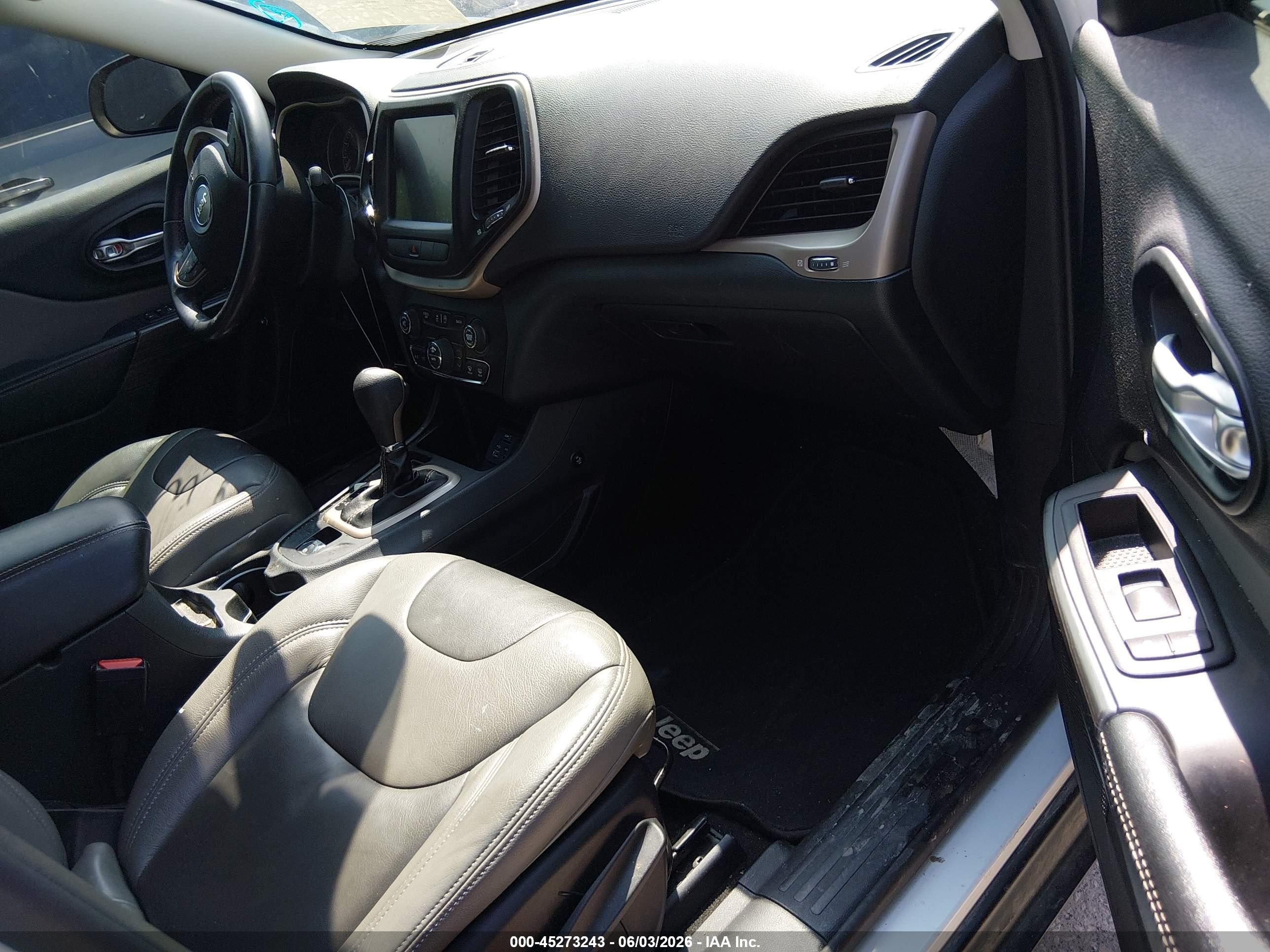 2015 Jeep Cherokee Latitude White vin: 1C4PJLCS4FW572737