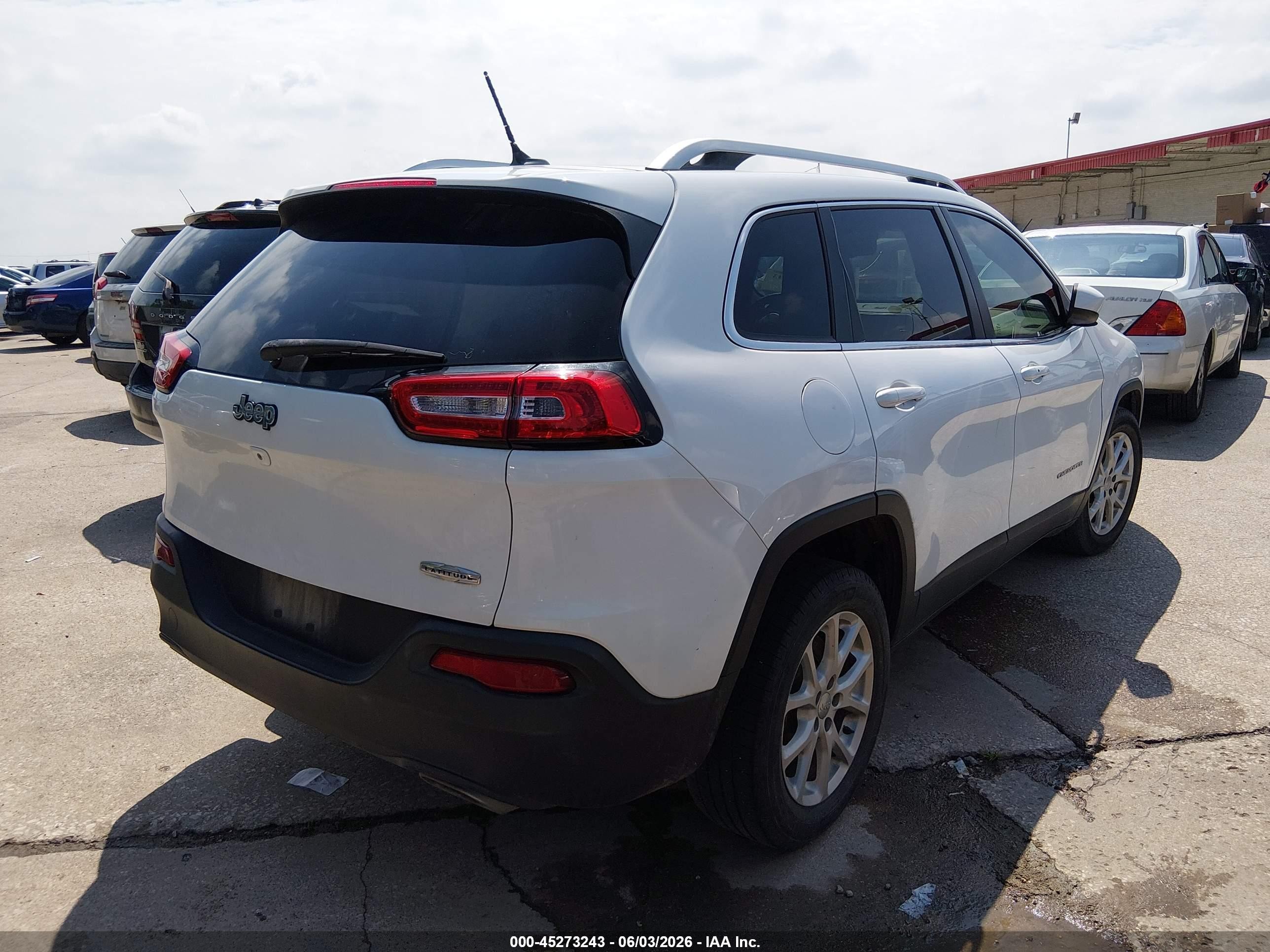 2015 Jeep Cherokee Latitude White vin: 1C4PJLCS4FW572737