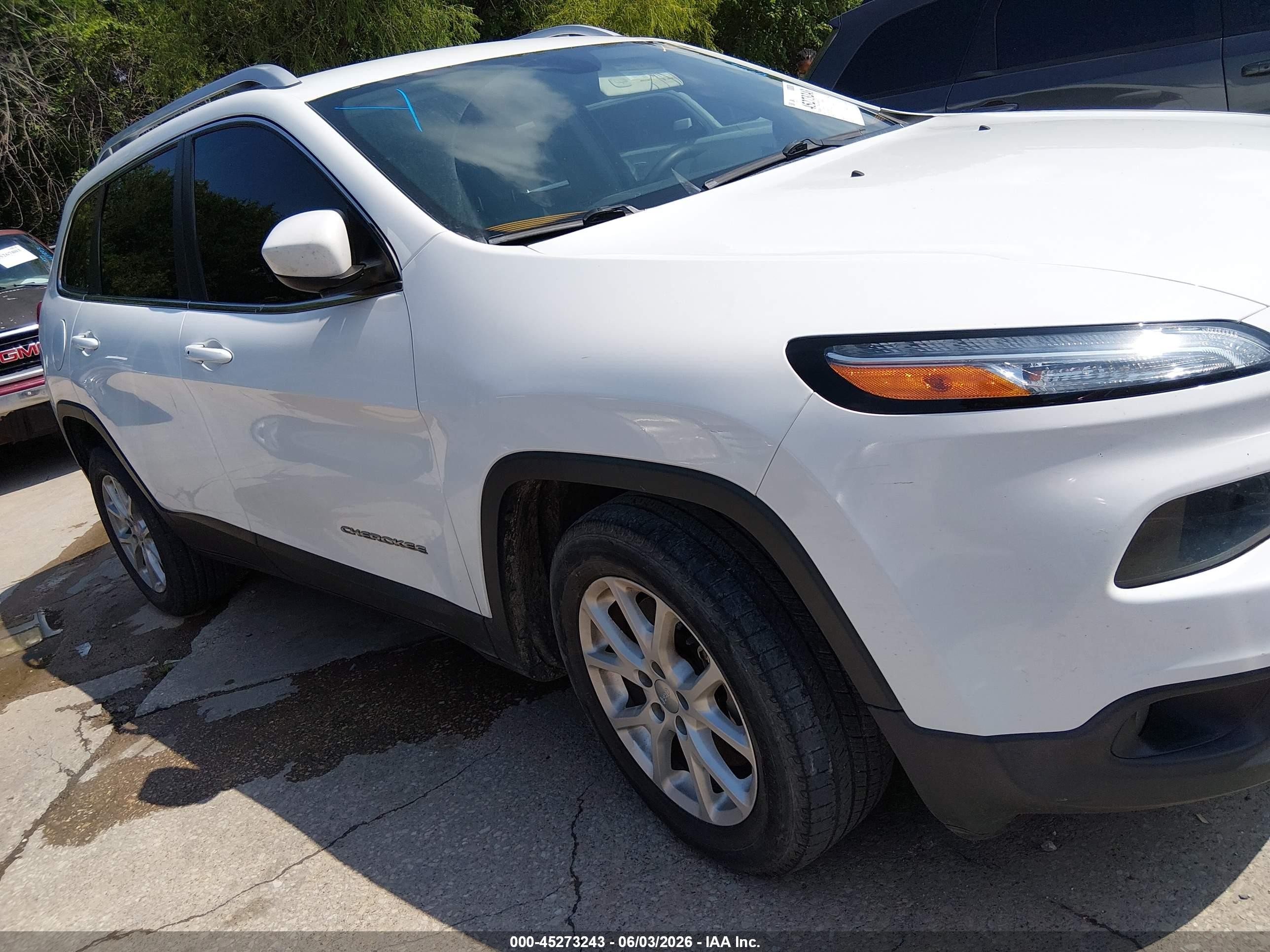 2015 Jeep Cherokee Latitude White vin: 1C4PJLCS4FW572737