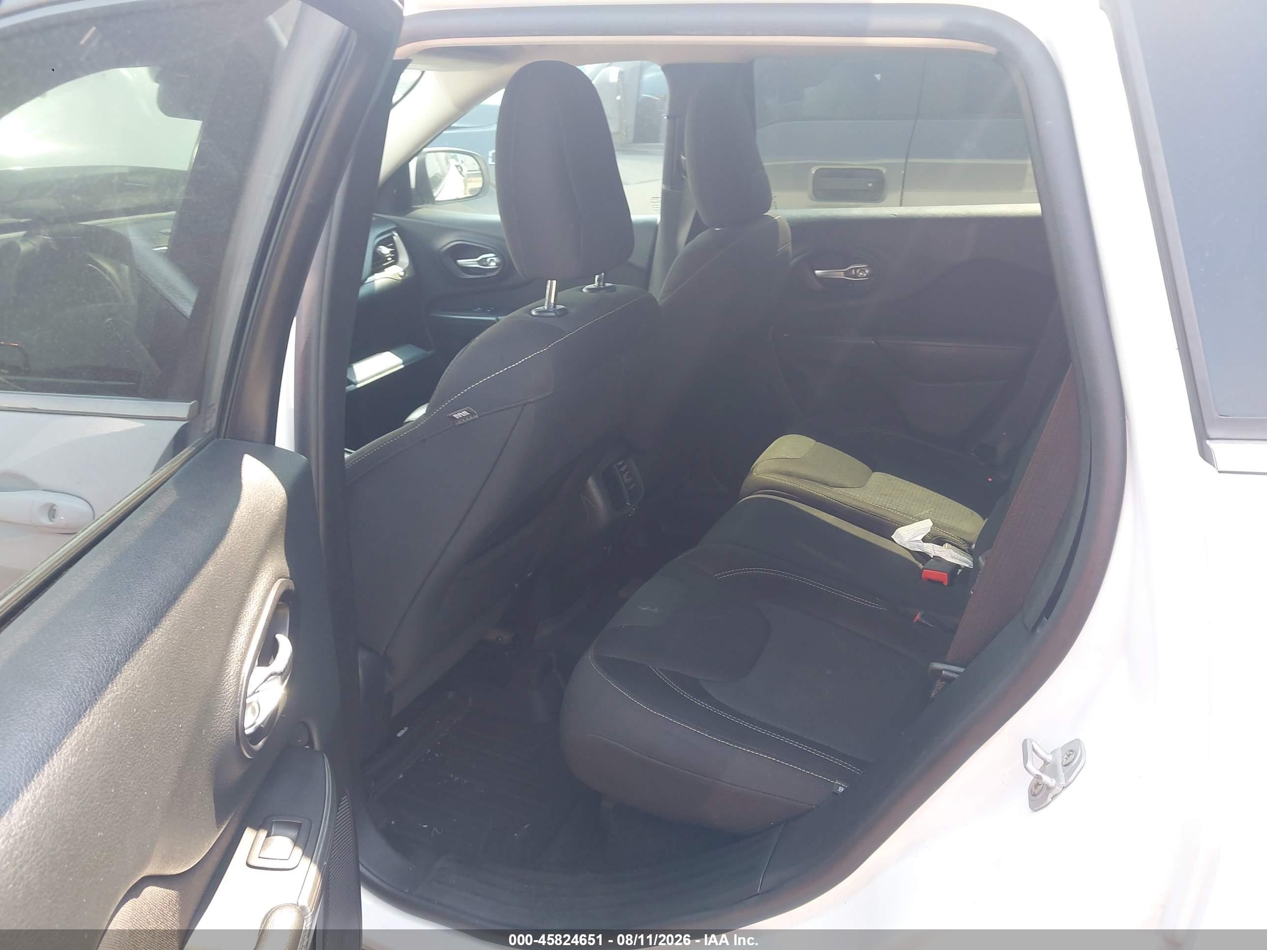 2015 Jeep Cherokee Latitude Белый vin: 1C4PJLCS4FW631365