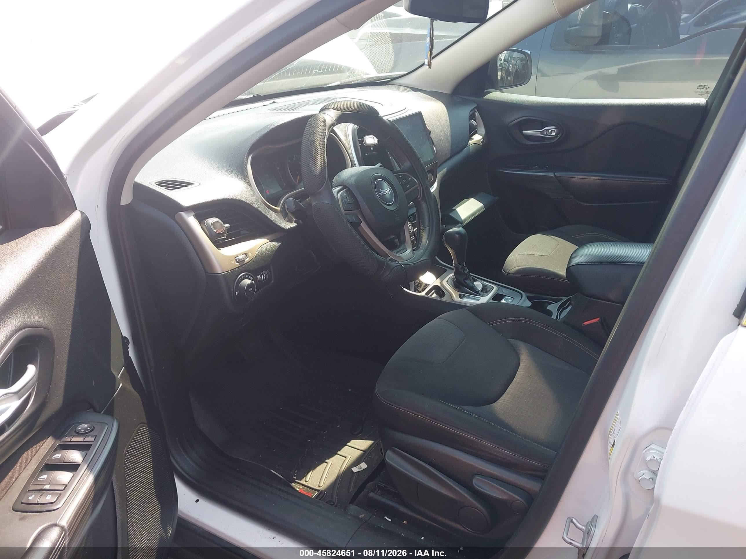 2015 Jeep Cherokee Latitude Белый vin: 1C4PJLCS4FW631365