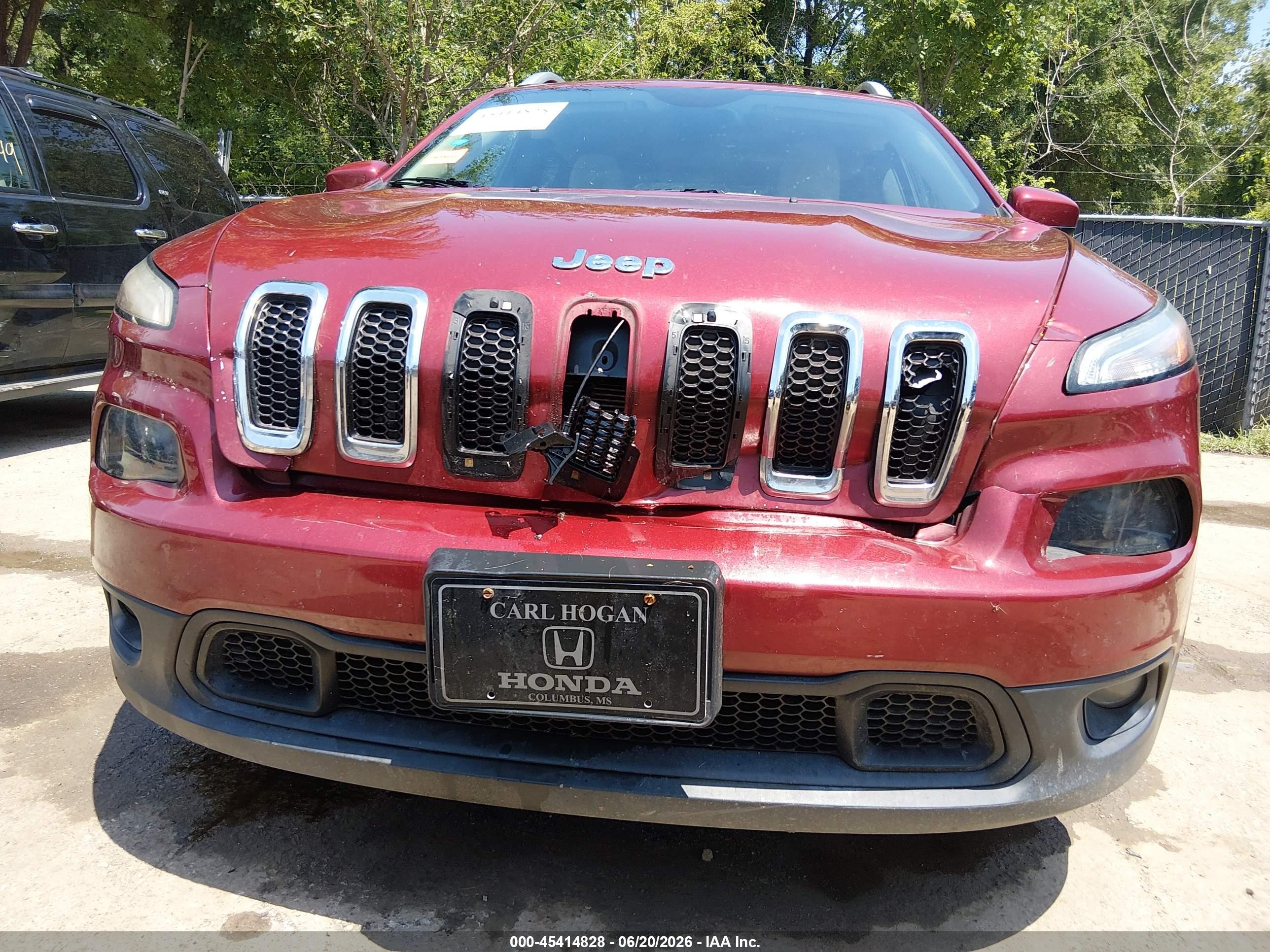 2015 Jeep Cherokee Latitude Red vin: 1C4PJLCS4FW706694
