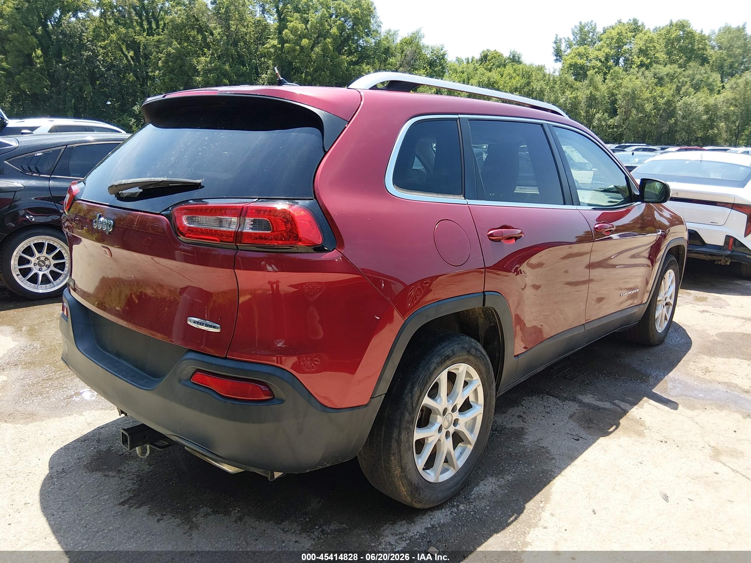 2015 Jeep Cherokee Latitude Red vin: 1C4PJLCS4FW706694