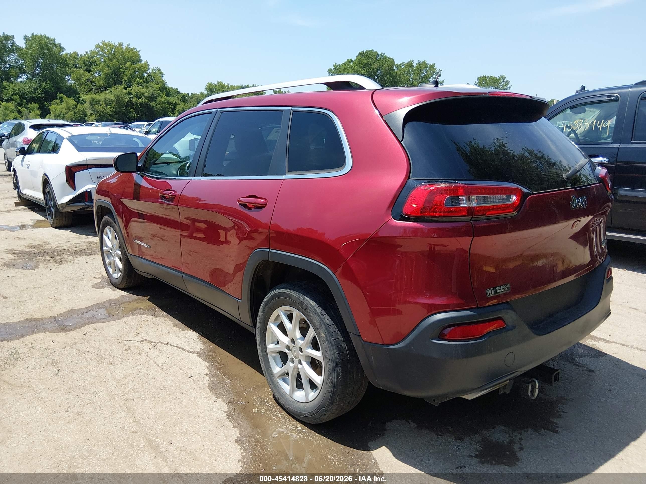 2015 Jeep Cherokee Latitude Red vin: 1C4PJLCS4FW706694
