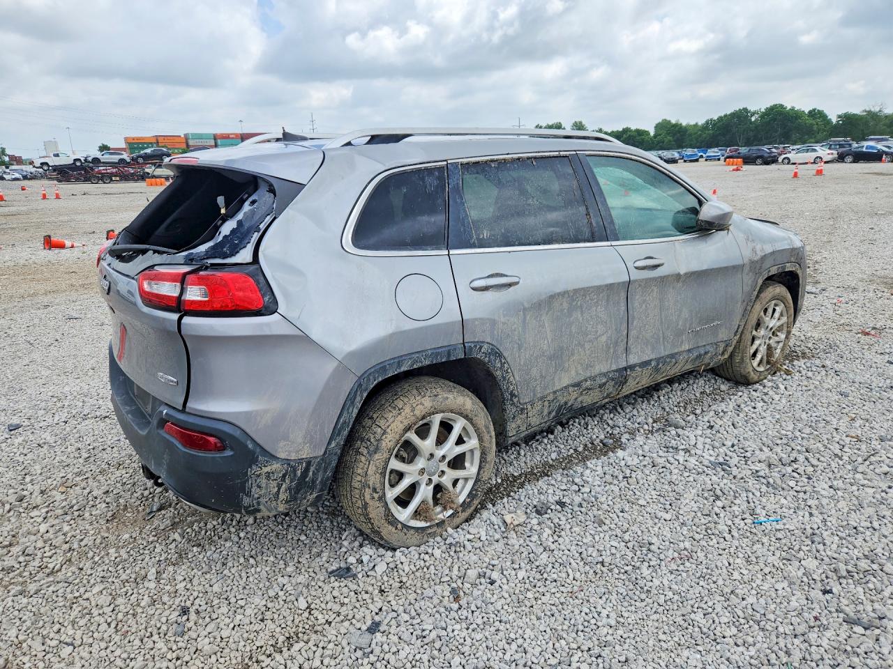 2016 Jeep Cherokee Latitude Silver vin: 1C4PJLCS4GW128226