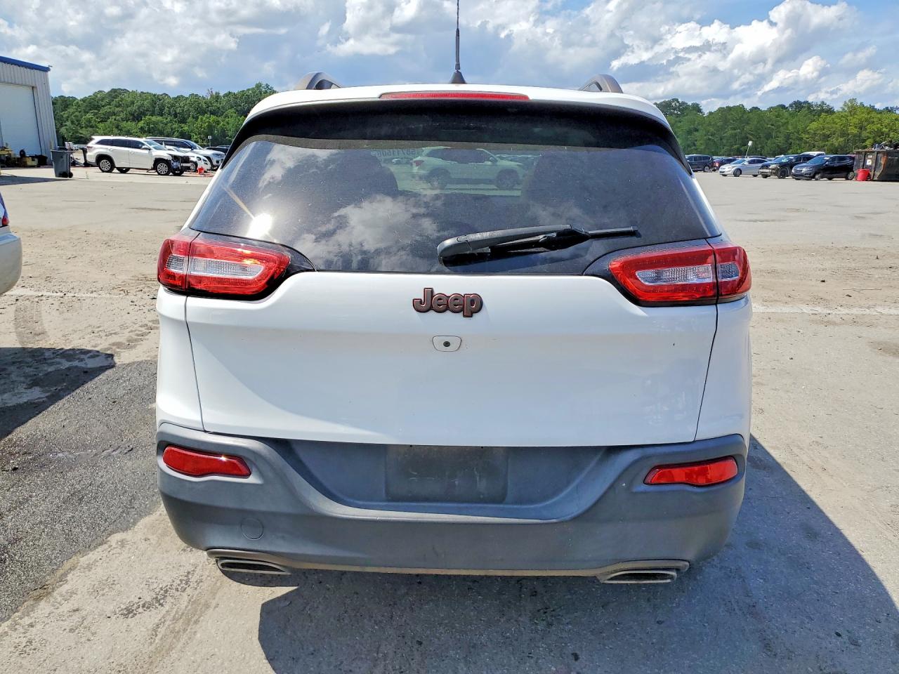 2017 Jeep Cherokee Latitude White vin: 1C4PJLCS4HW577858