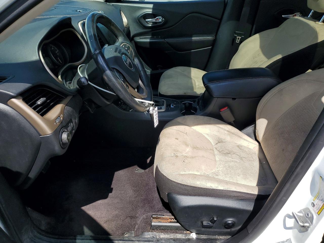 2017 Jeep Cherokee Latitude White vin: 1C4PJLCS4HW577858