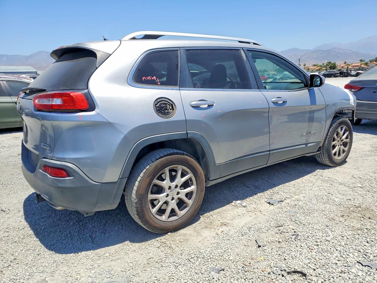 2014 Jeep Cherokee Latitude Silver vin: 1C4PJLCS5EW168926