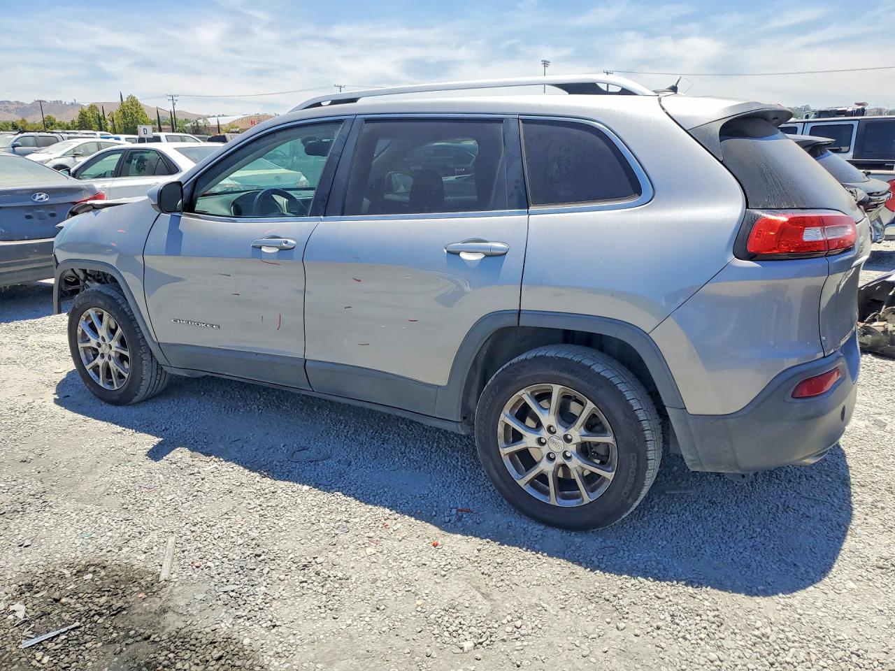 2014 Jeep Cherokee Latitude Silver vin: 1C4PJLCS5EW168926