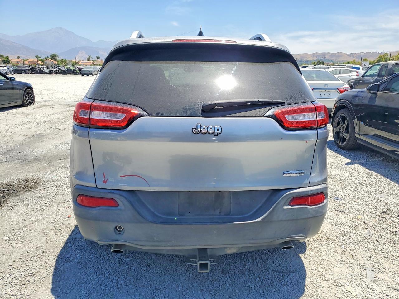 2014 Jeep Cherokee Latitude Silver vin: 1C4PJLCS5EW168926