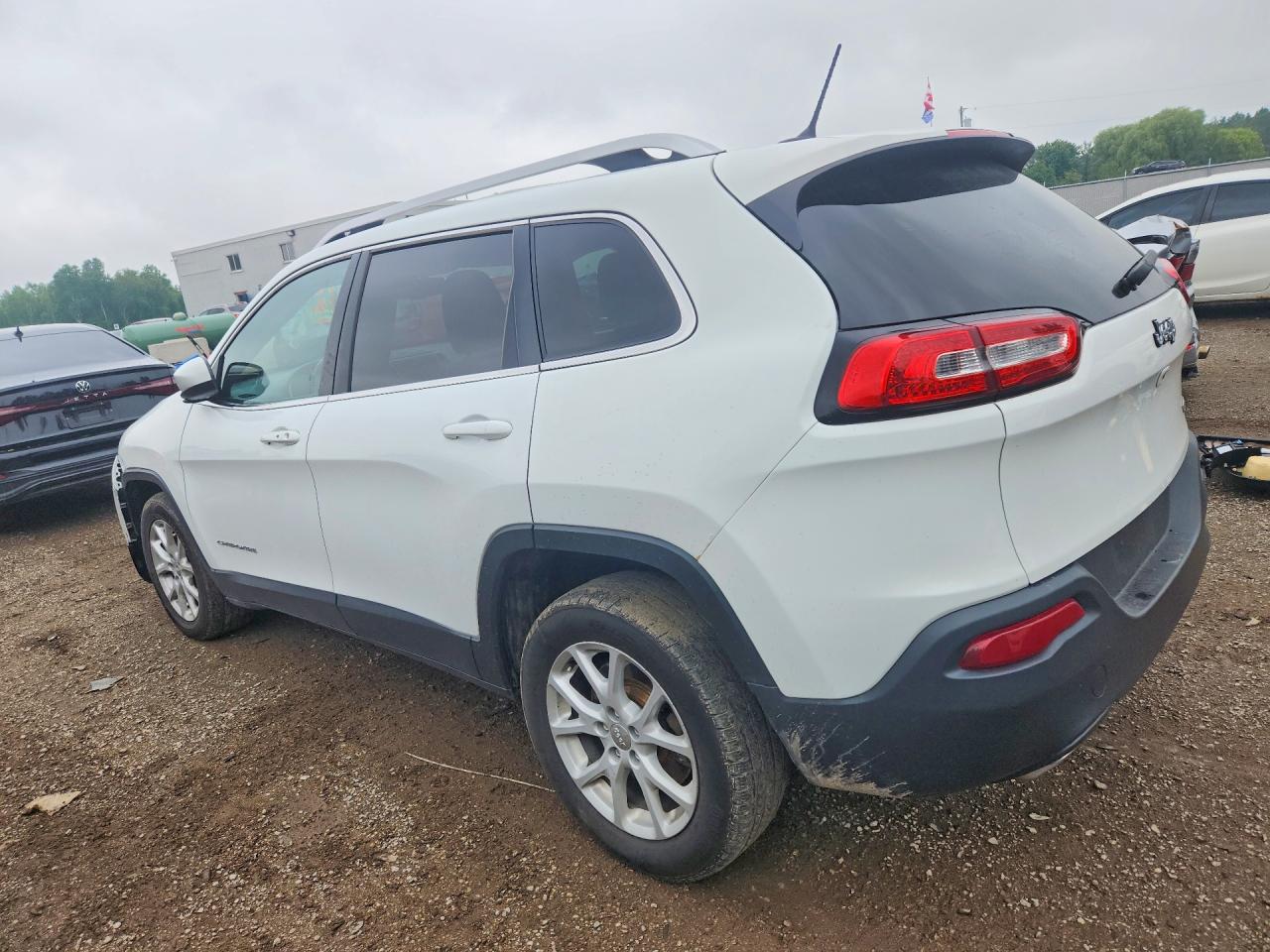 2015 Jeep Cherokee Latitude White vin: 1C4PJLCS5FW547197