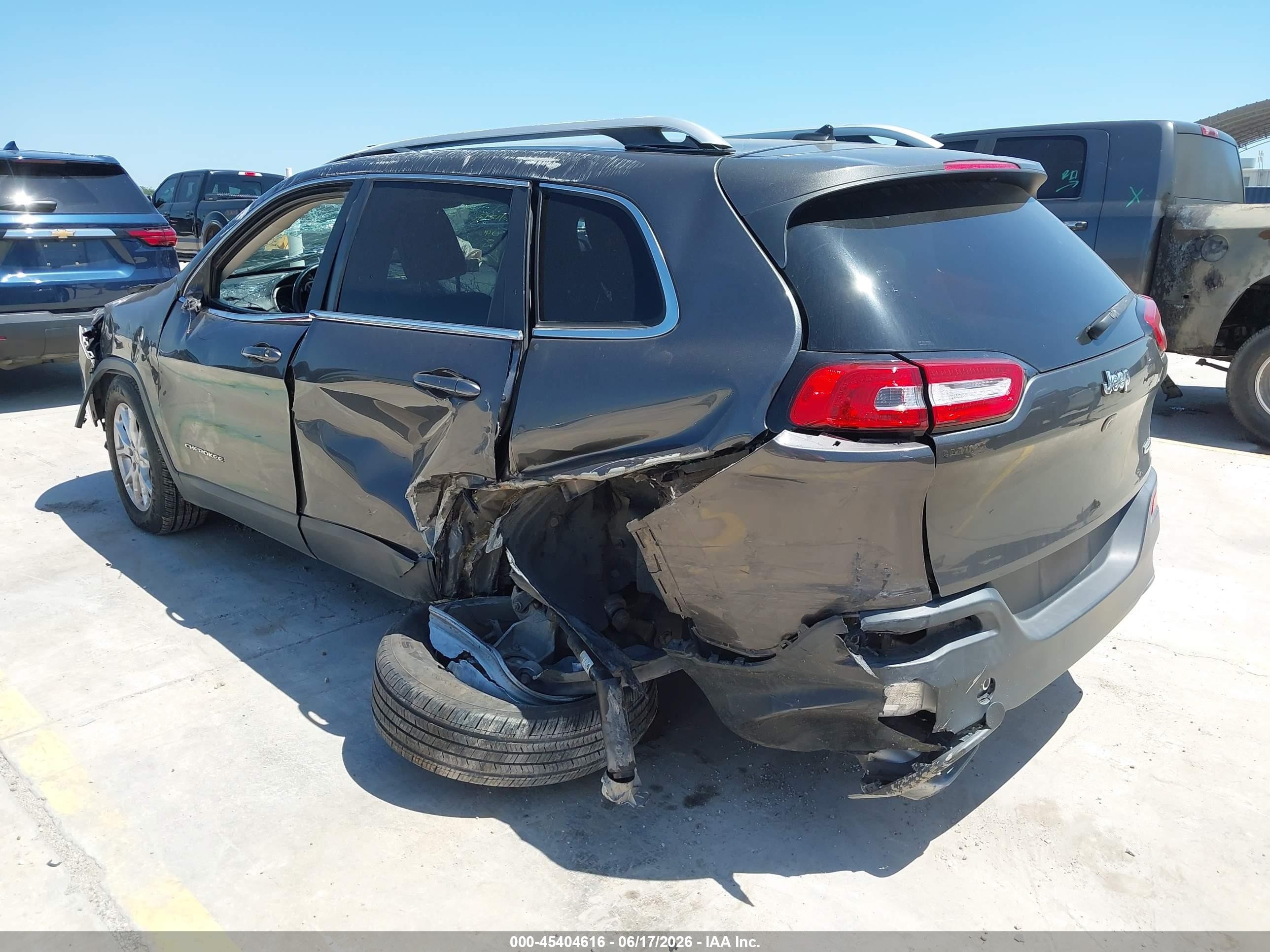 2015 Jeep Cherokee Latitude Gray vin: 1C4PJLCS5FW573038