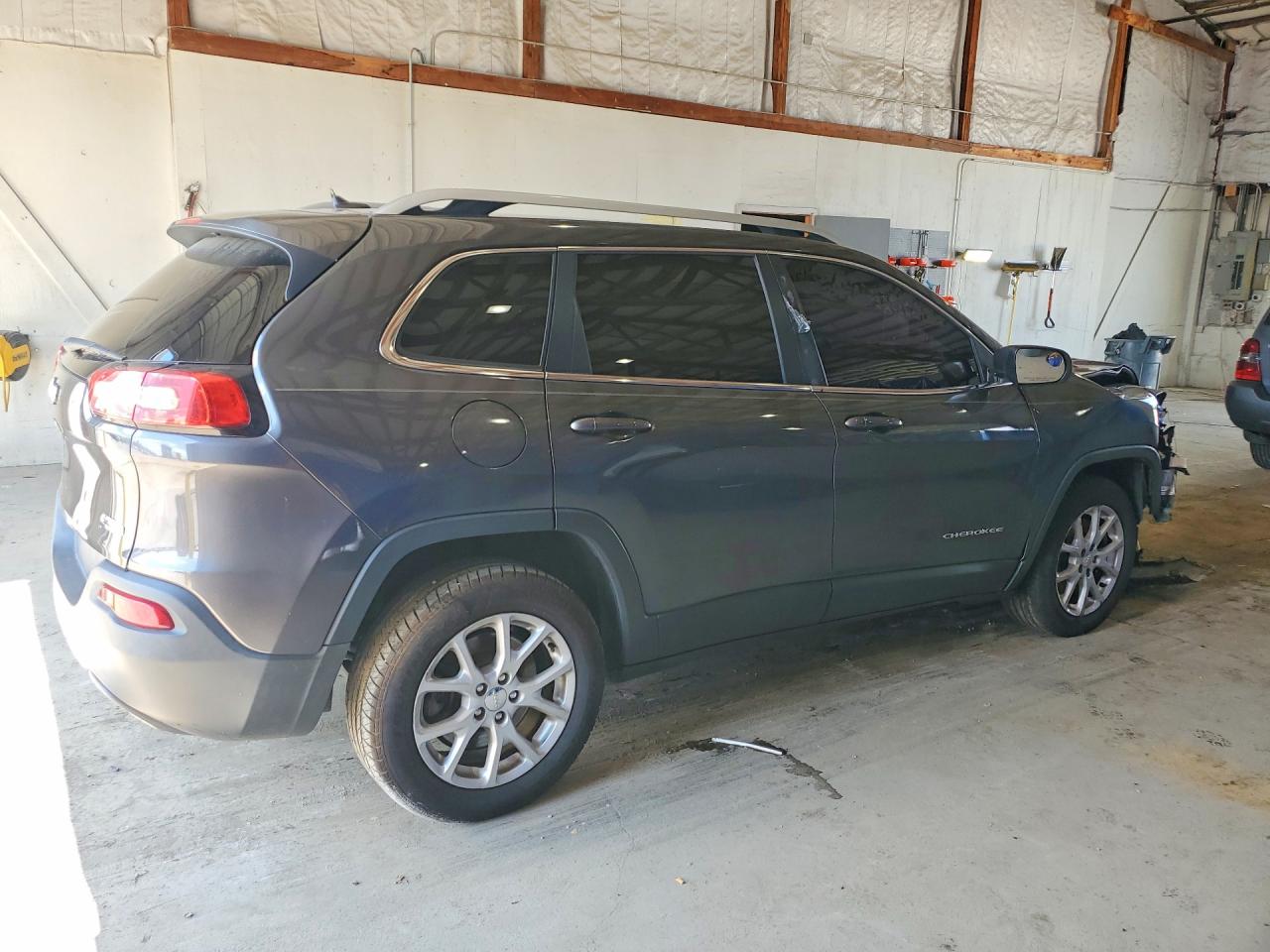 2015 Jeep Cherokee Latitude Gray vin: 1C4PJLCS5FW589692