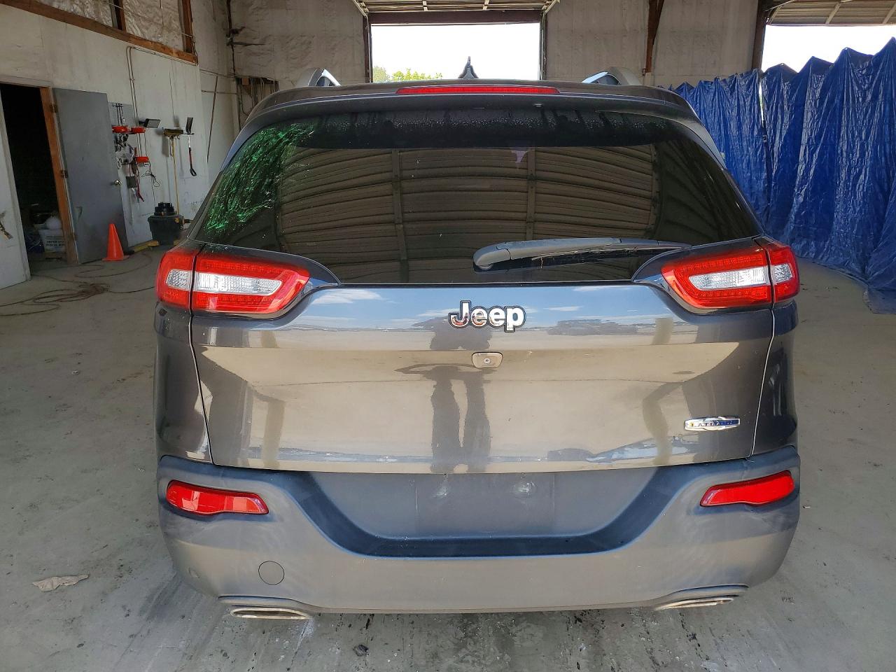 2015 Jeep Cherokee Latitude Gray vin: 1C4PJLCS5FW589692