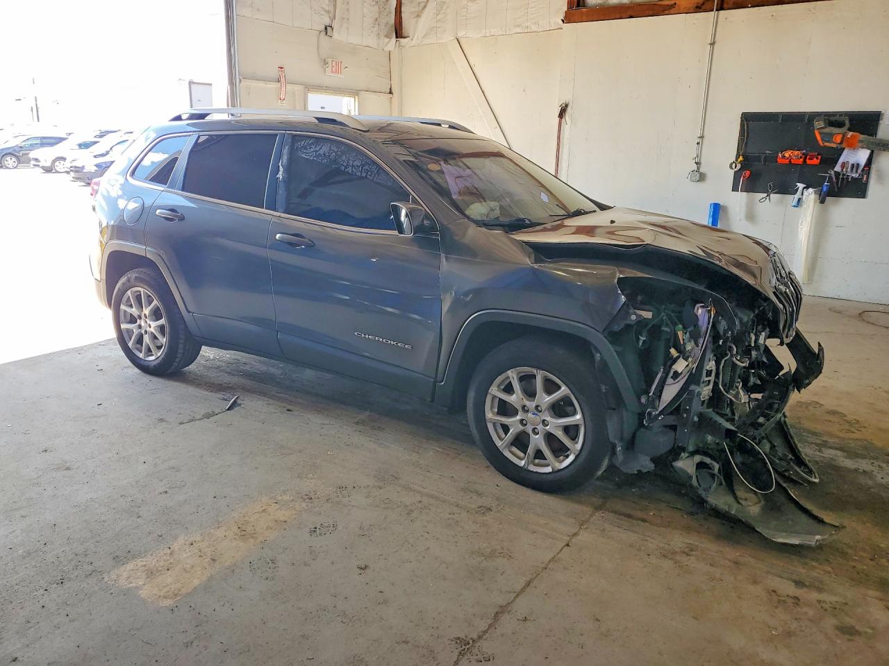2015 Jeep Cherokee Latitude Gray vin: 1C4PJLCS5FW589692