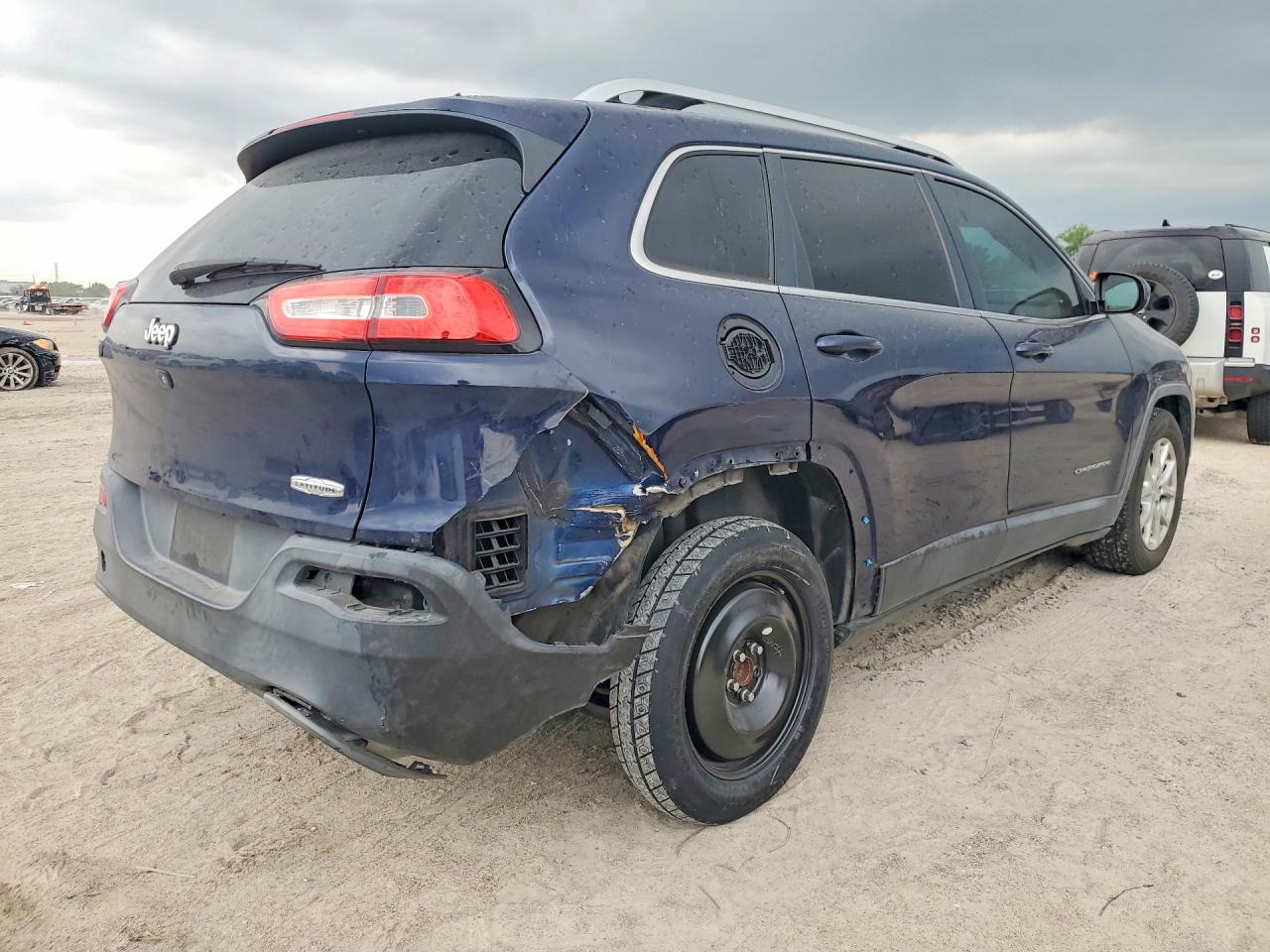 2015 Jeep Cherokee Latitude Blue vin: 1C4PJLCS5FW631875