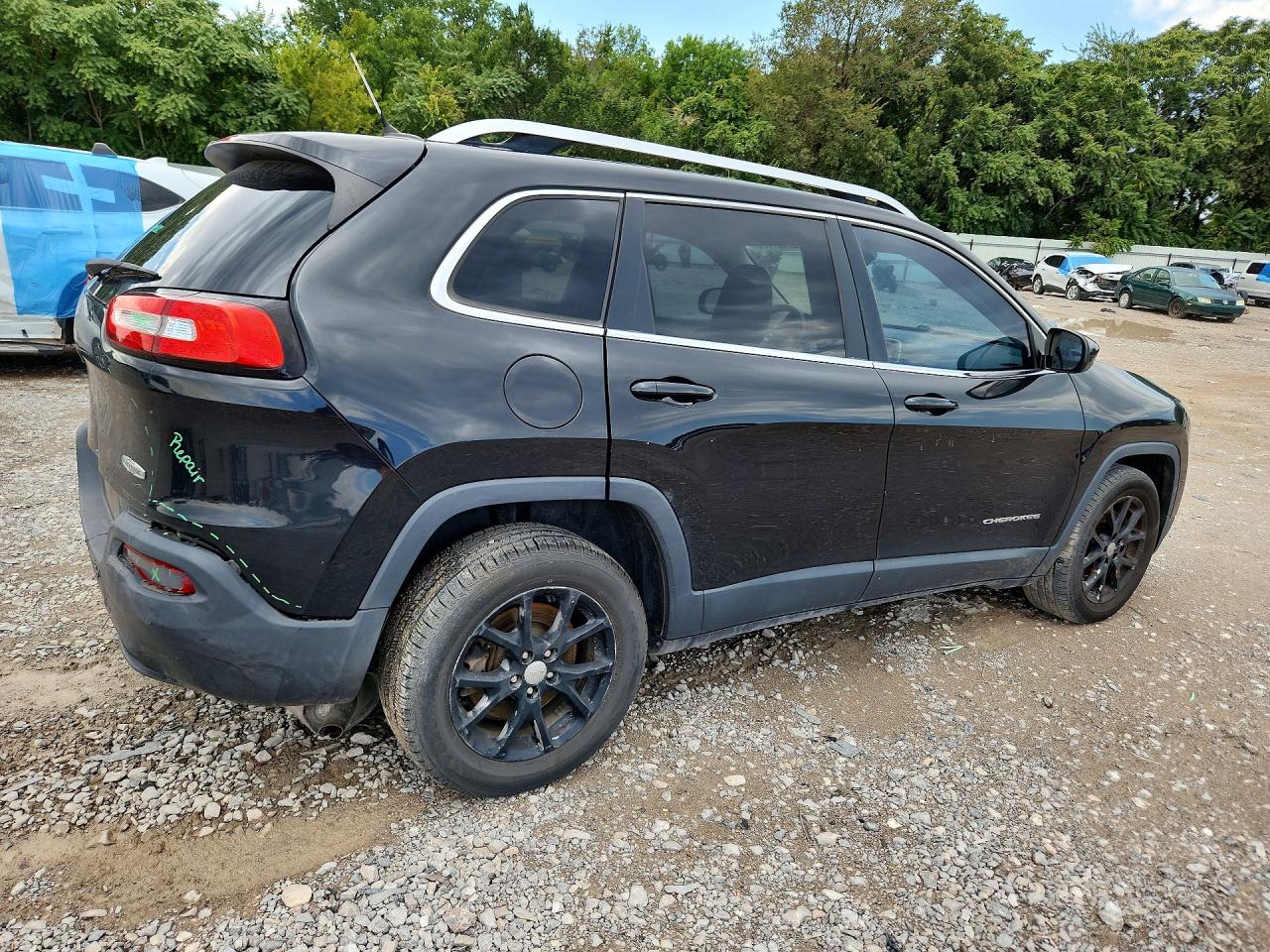 2015 Jeep Cherokee Latitude Black vin: 1C4PJLCS5FW677352