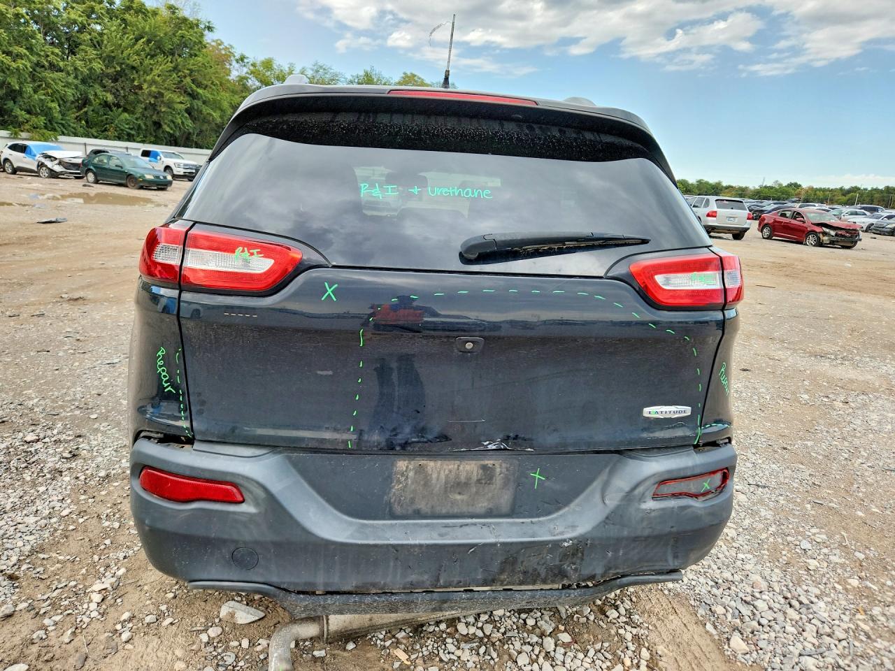 2015 Jeep Cherokee Latitude Black vin: 1C4PJLCS5FW677352